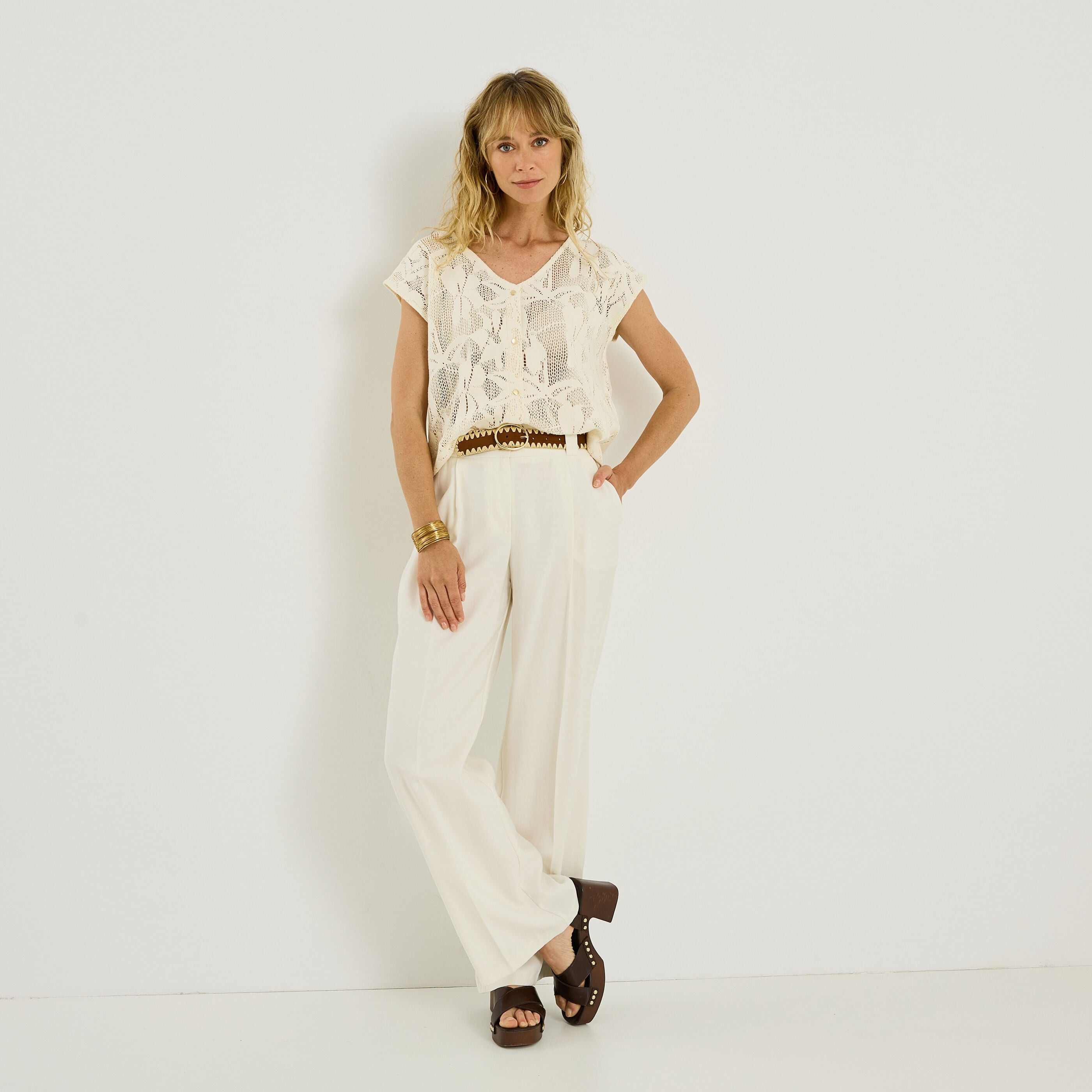 T-shirt col V en crochet femme