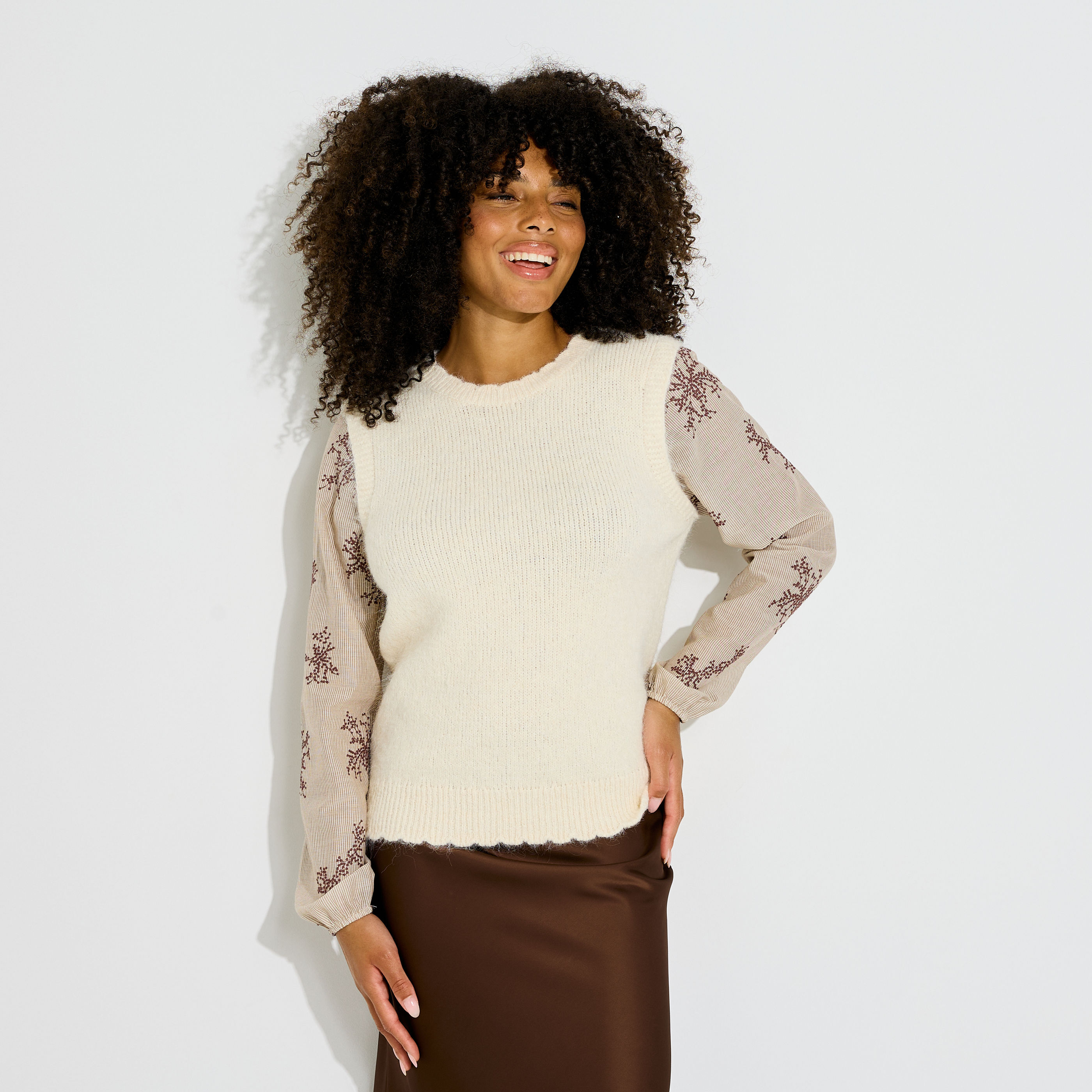Pull bi-mati&egrave;re brod&eacute; femme