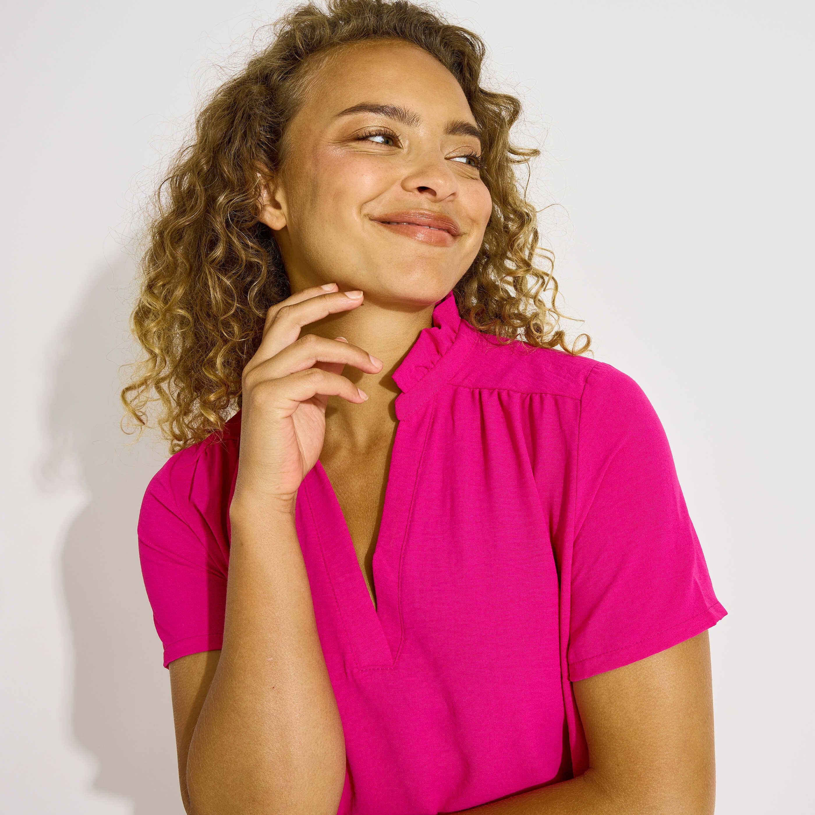 Robe courte ample col V