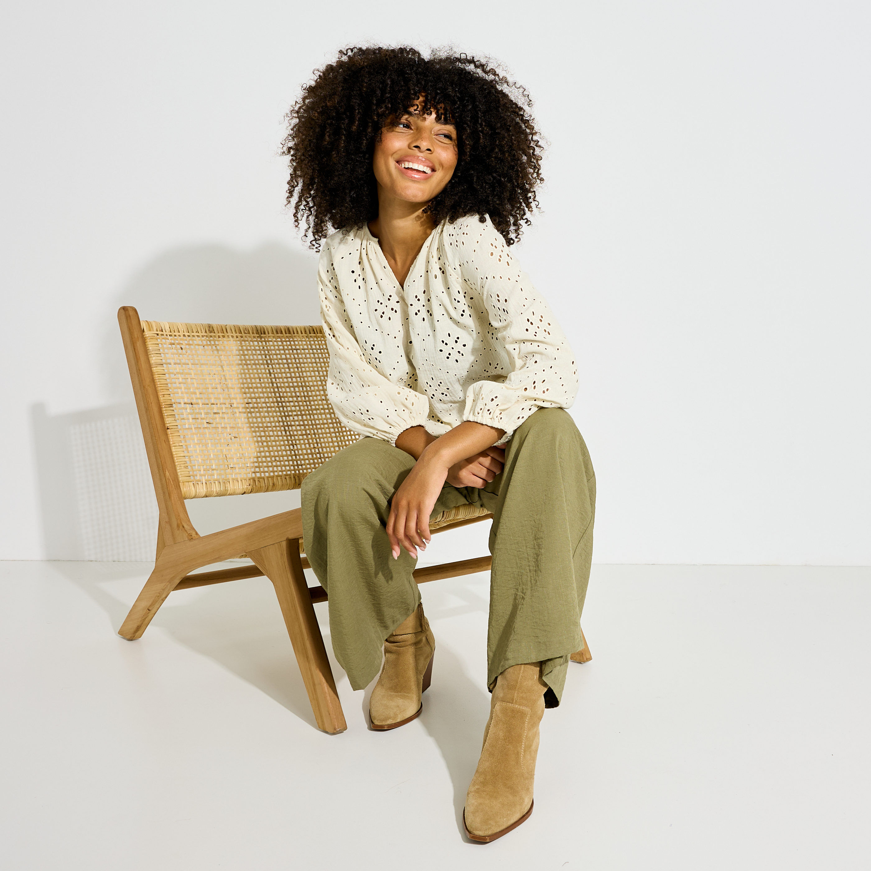 Blouse boh&egrave;me ajour&eacute;e &agrave; col V femme