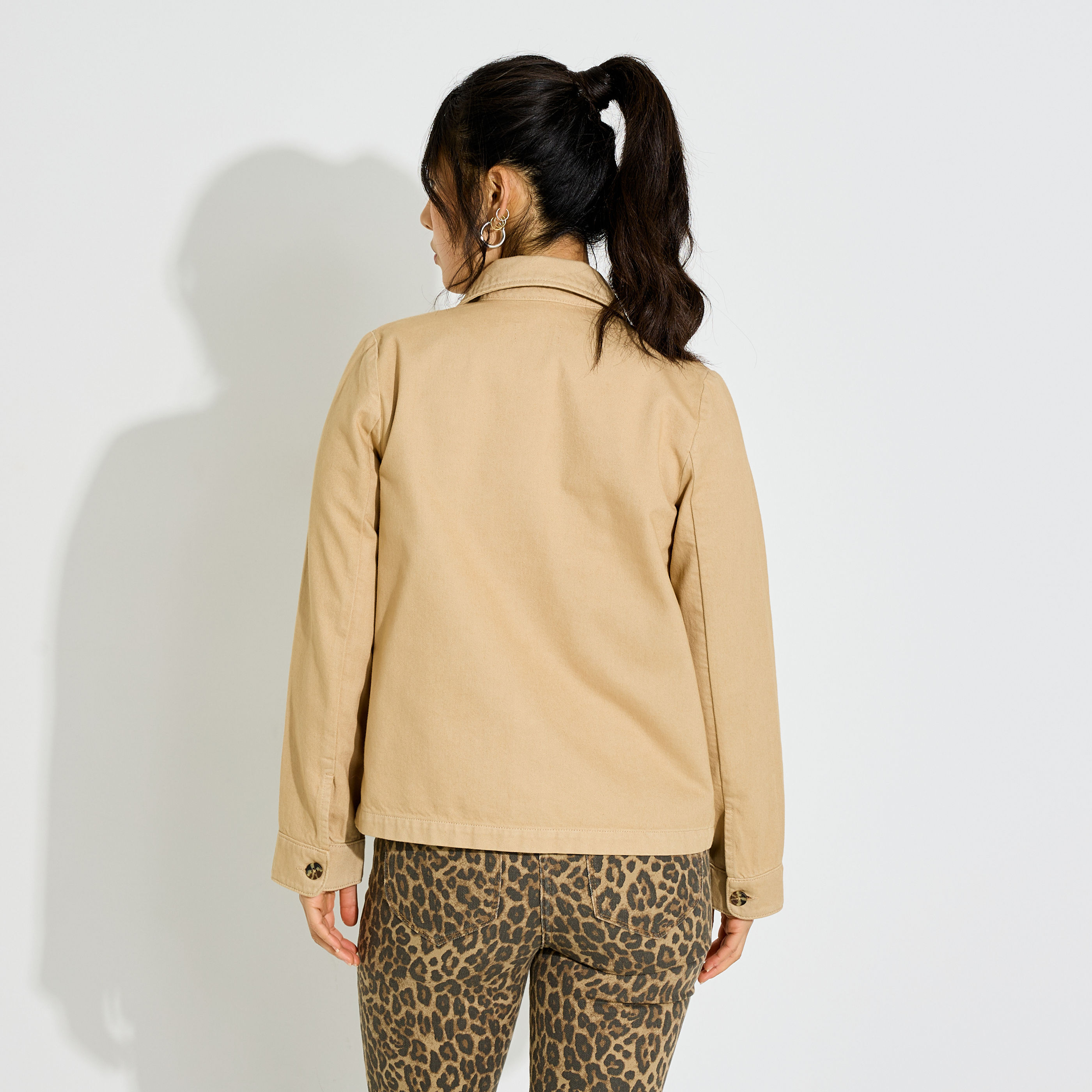 Veste d&eacute;contract&eacute;e col chemise femme