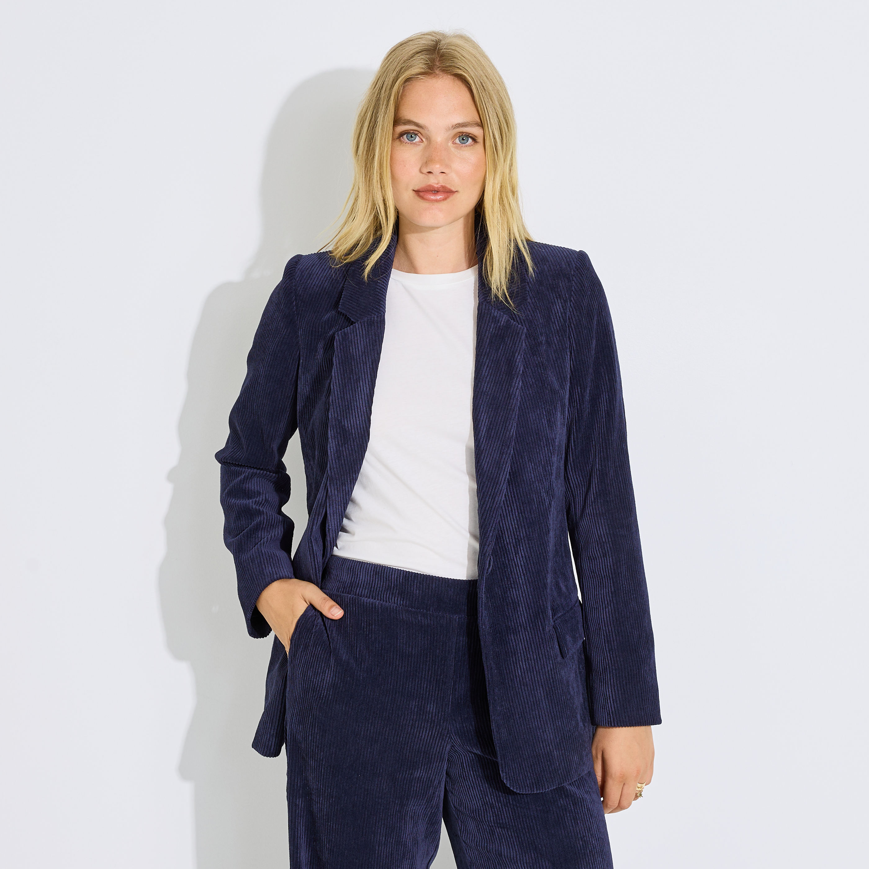 Veste blazer en velours c&ocirc;tel&eacute; femme