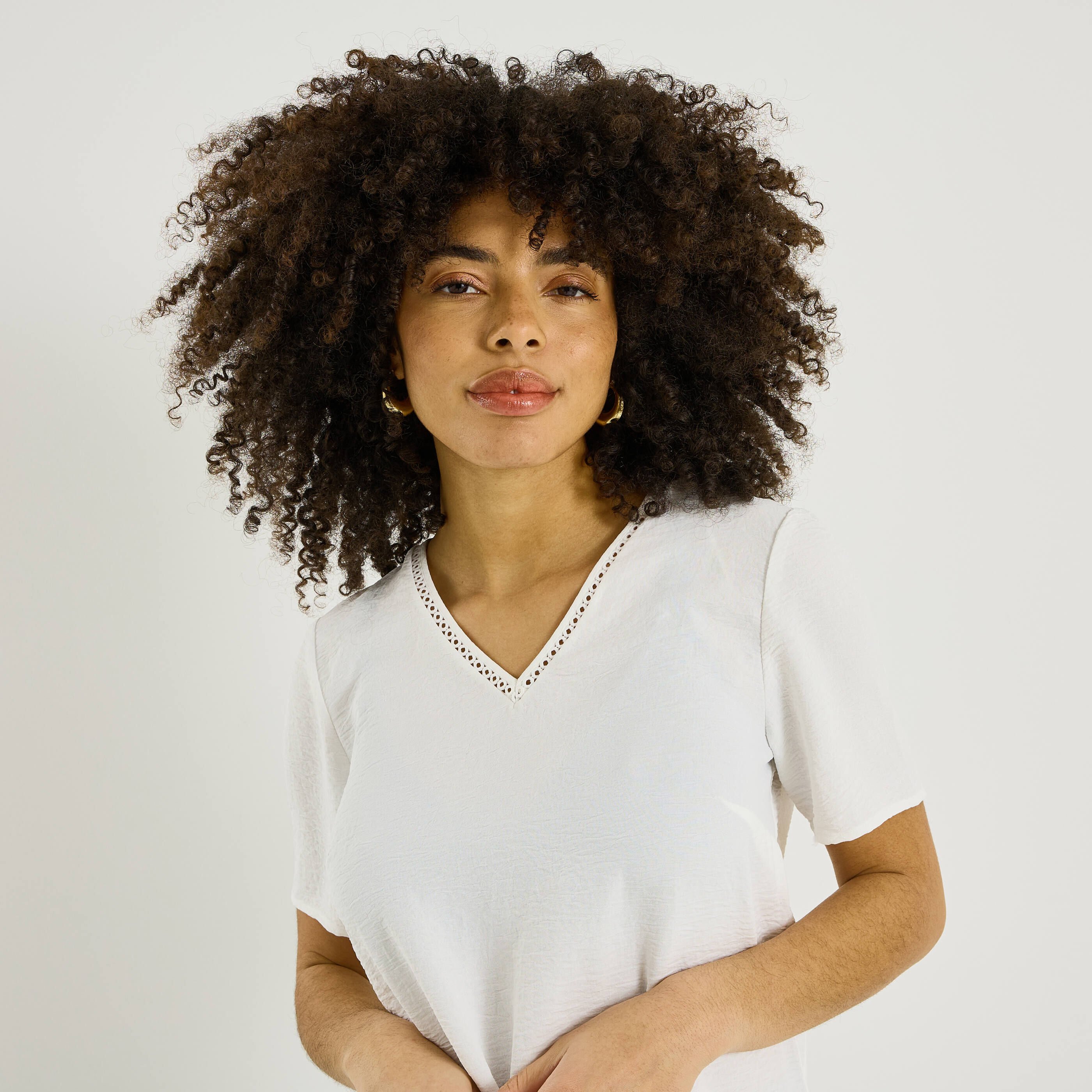 Blouse &agrave; col V ajour&eacute; femme