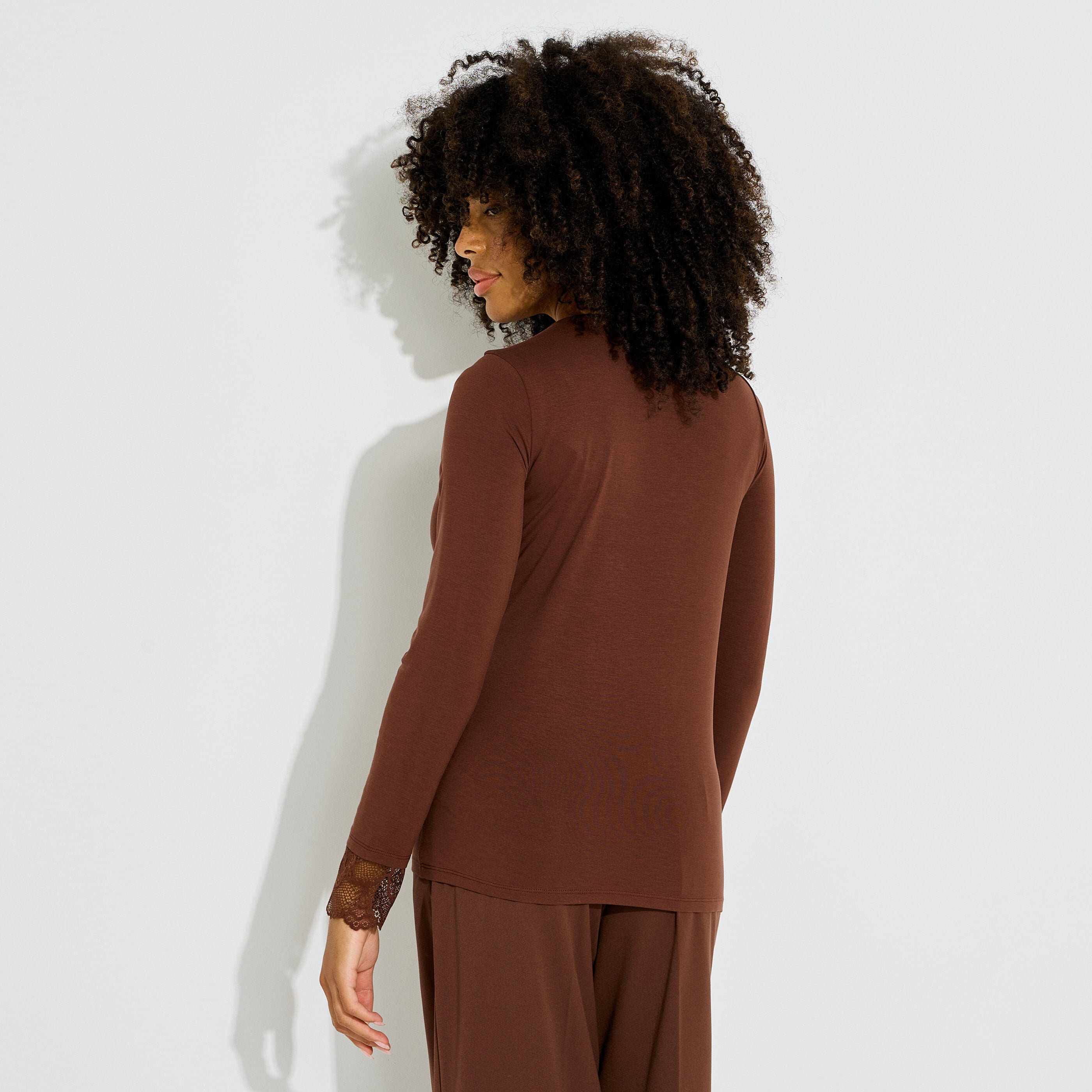 T-shirt col V ajour&eacute; femme