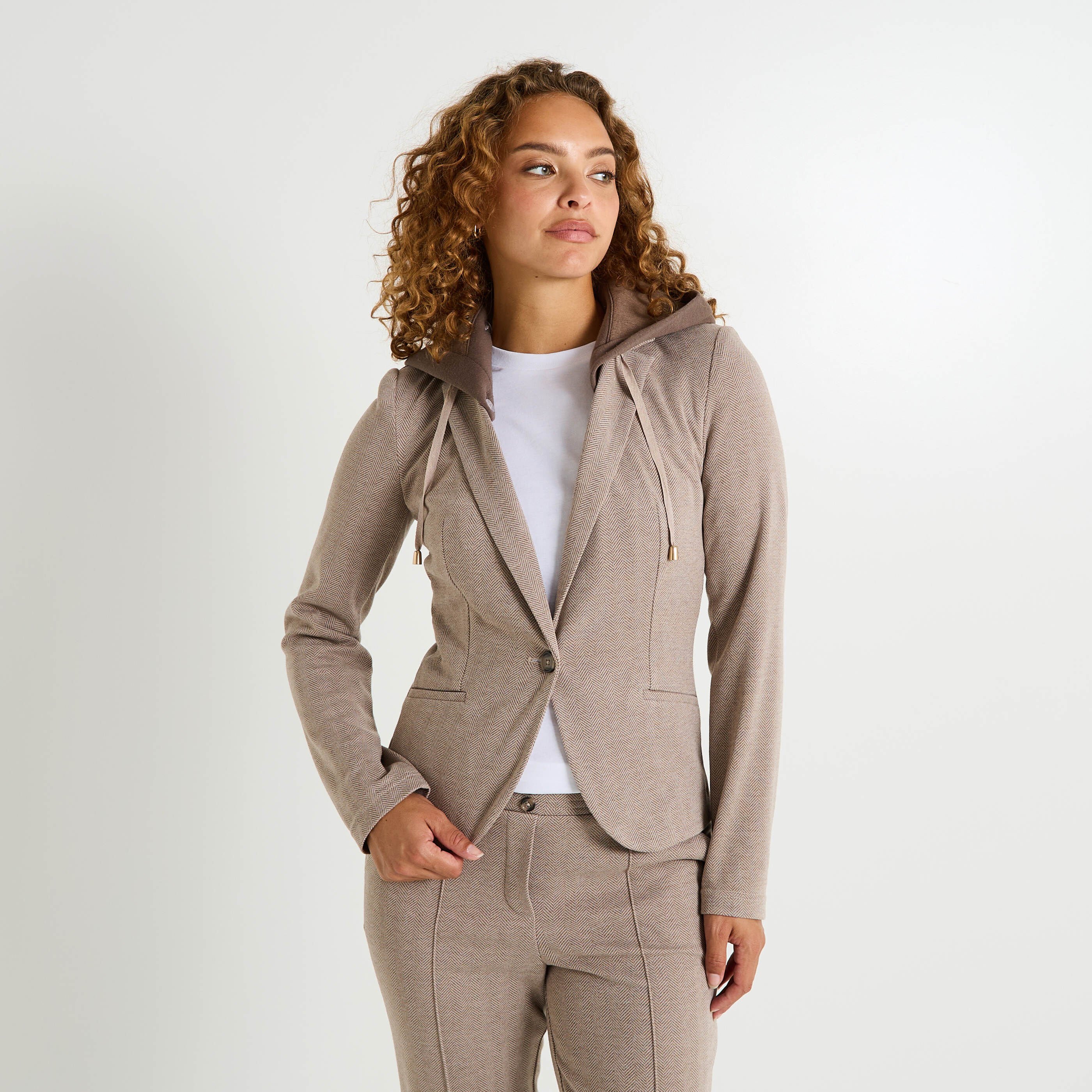 Blazer en maille &agrave; capuche femme