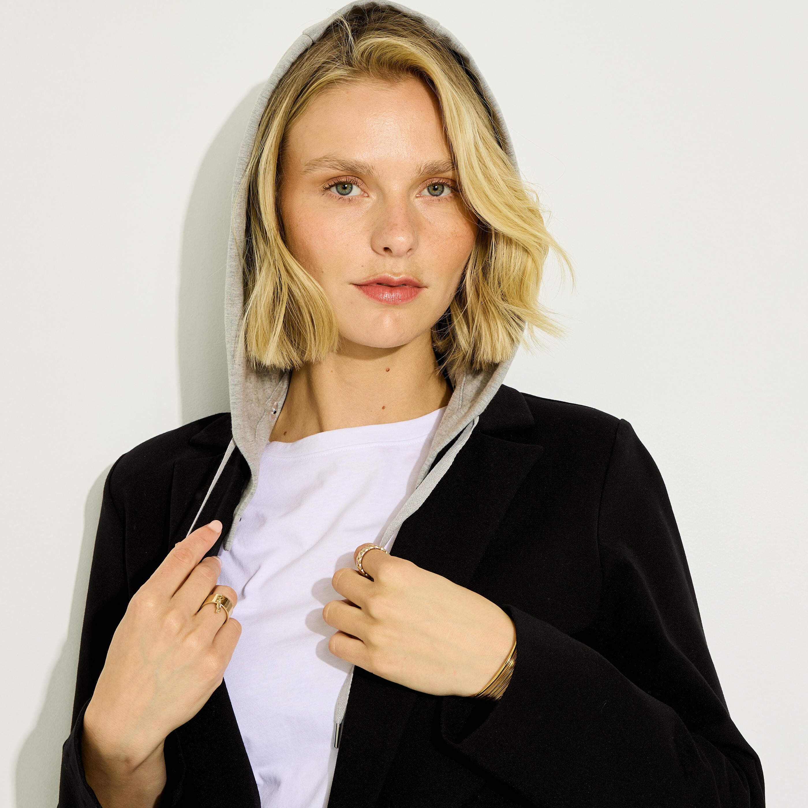 Blazer en maille &agrave; capuche femme
