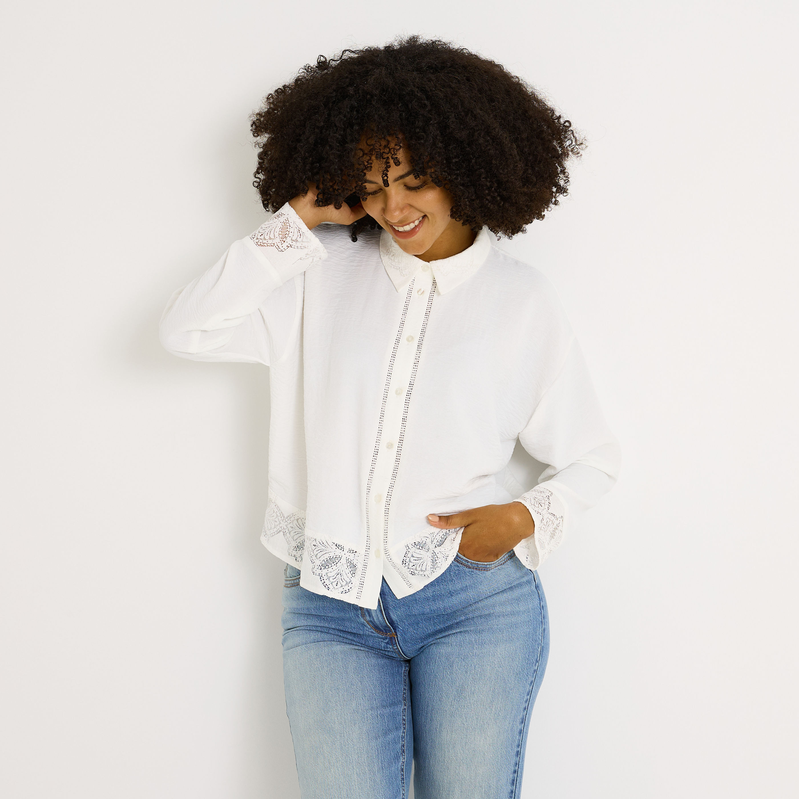 Chemise &agrave; d&eacute;tails ajour&eacute;s femme