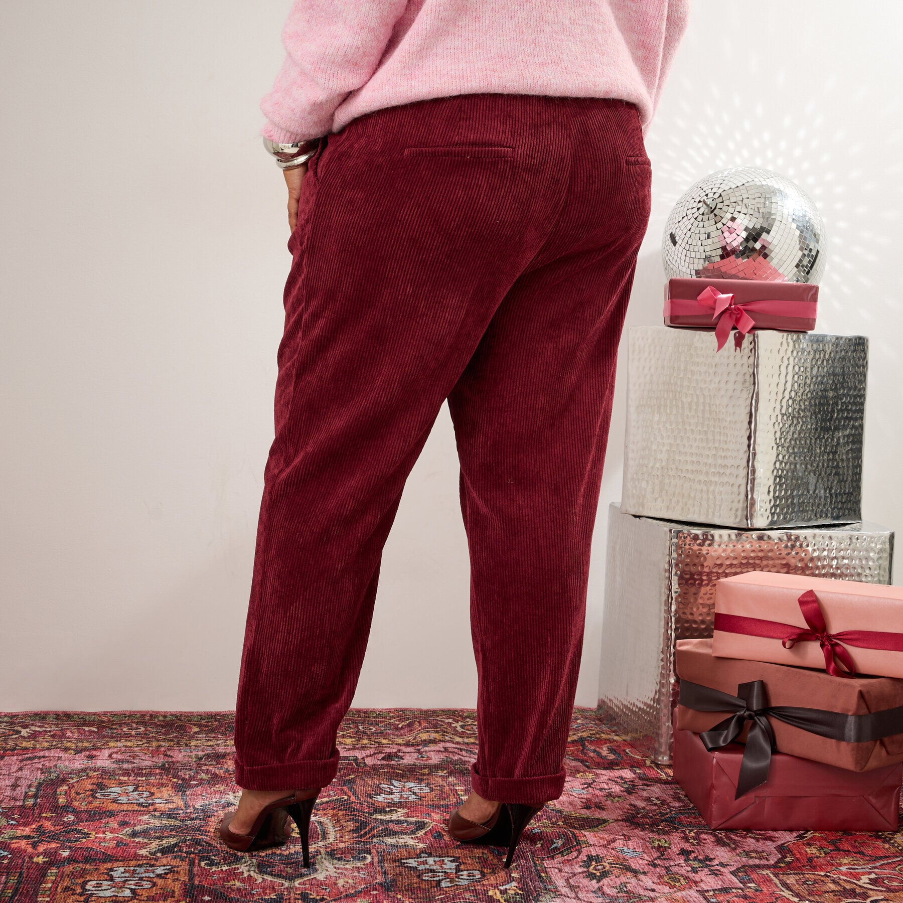 Pantalon chino velours &agrave; revers femme
