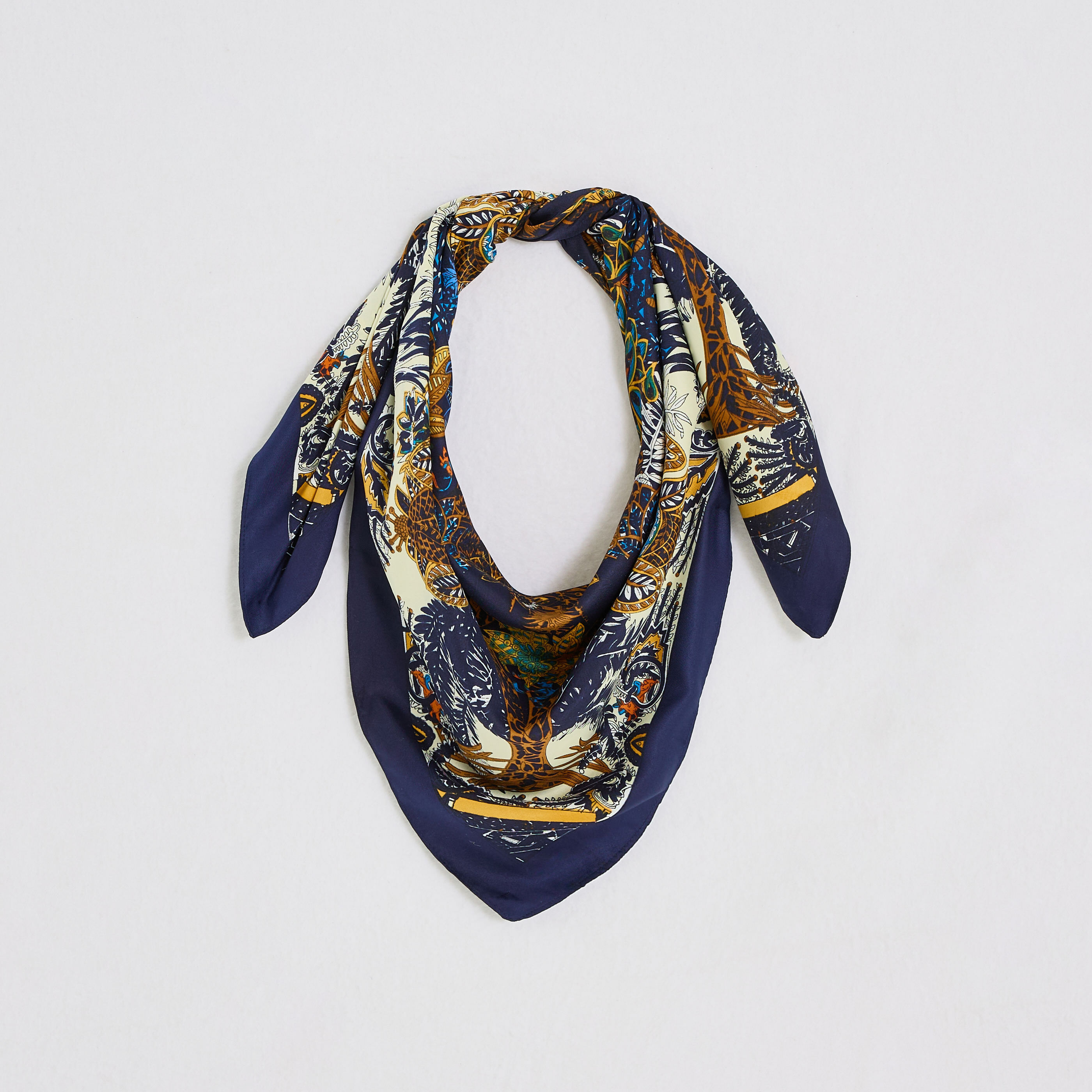 Foulard carr&eacute; imprim&eacute; feuilles femme