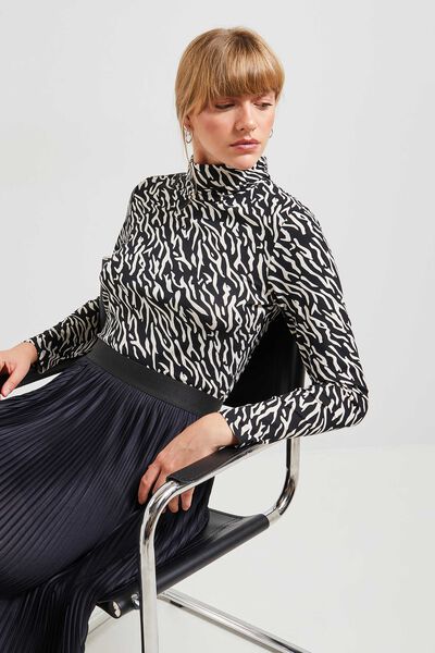 Tshirt col roulé imprimé femme