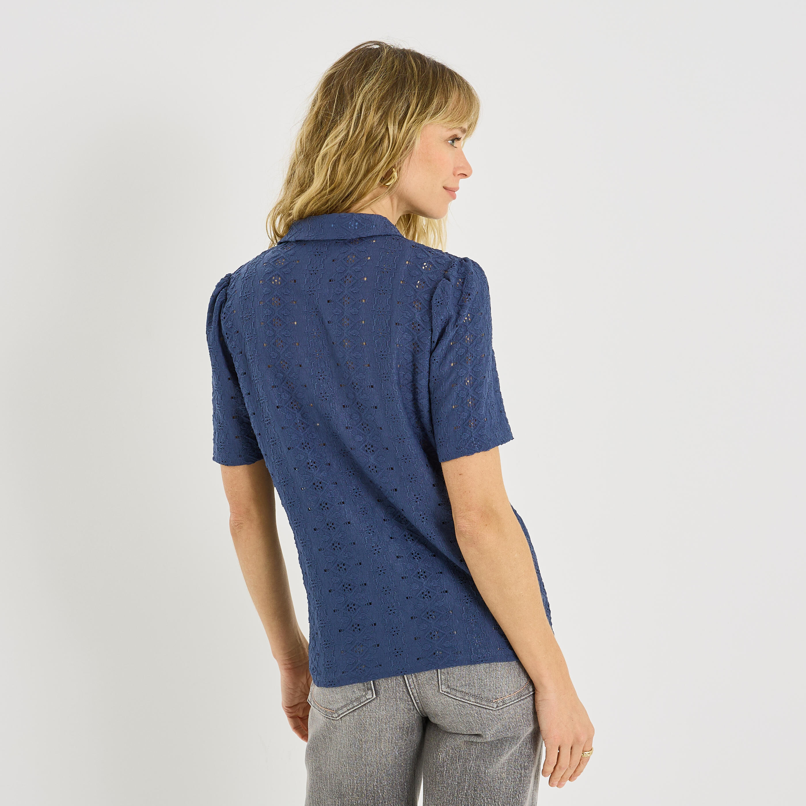 Chemise en maille ajour&eacute;e femme