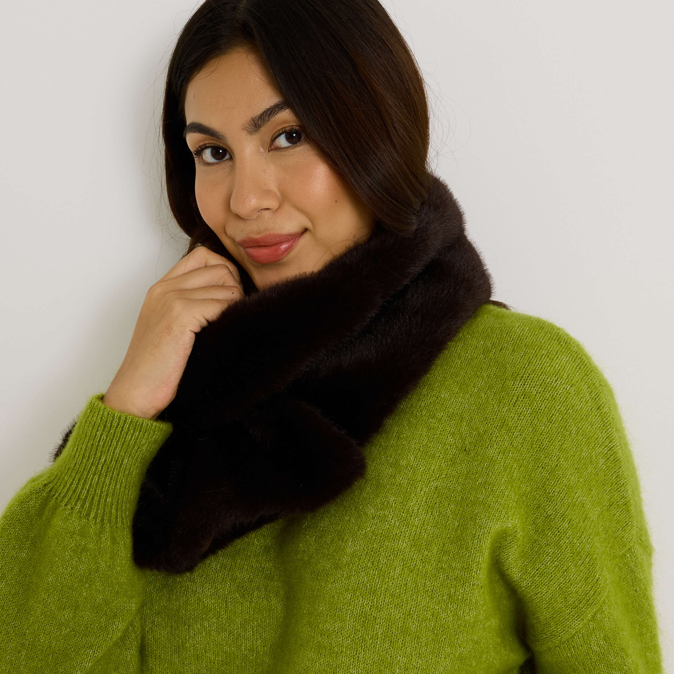 &Eacute;charpe crois&eacute;e imitation fourrure femme