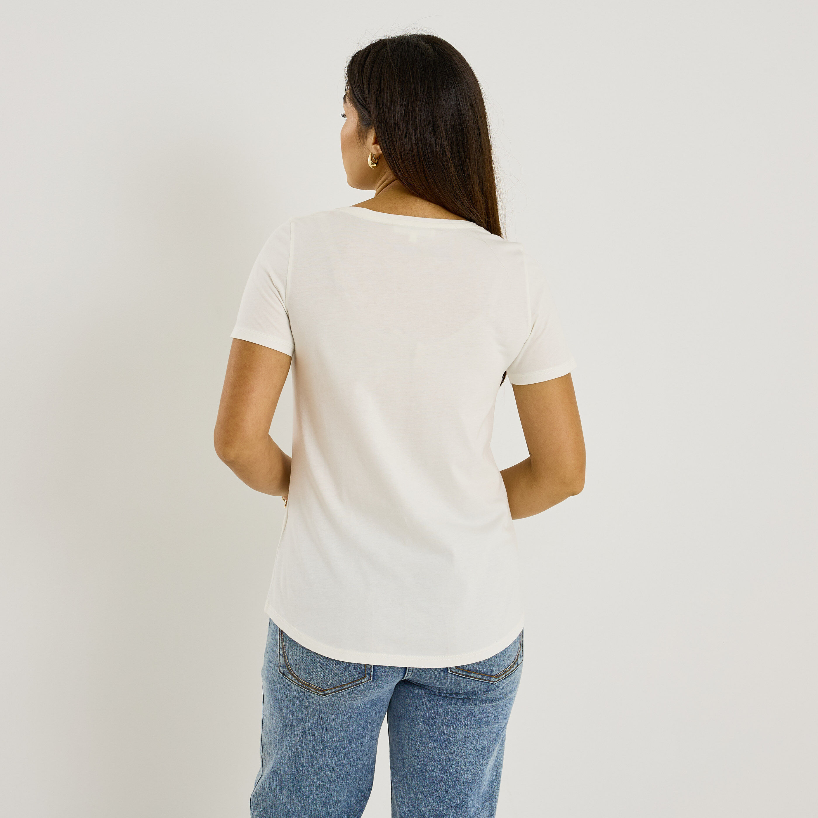 T-shirt col V motif c&oelig;ur femme