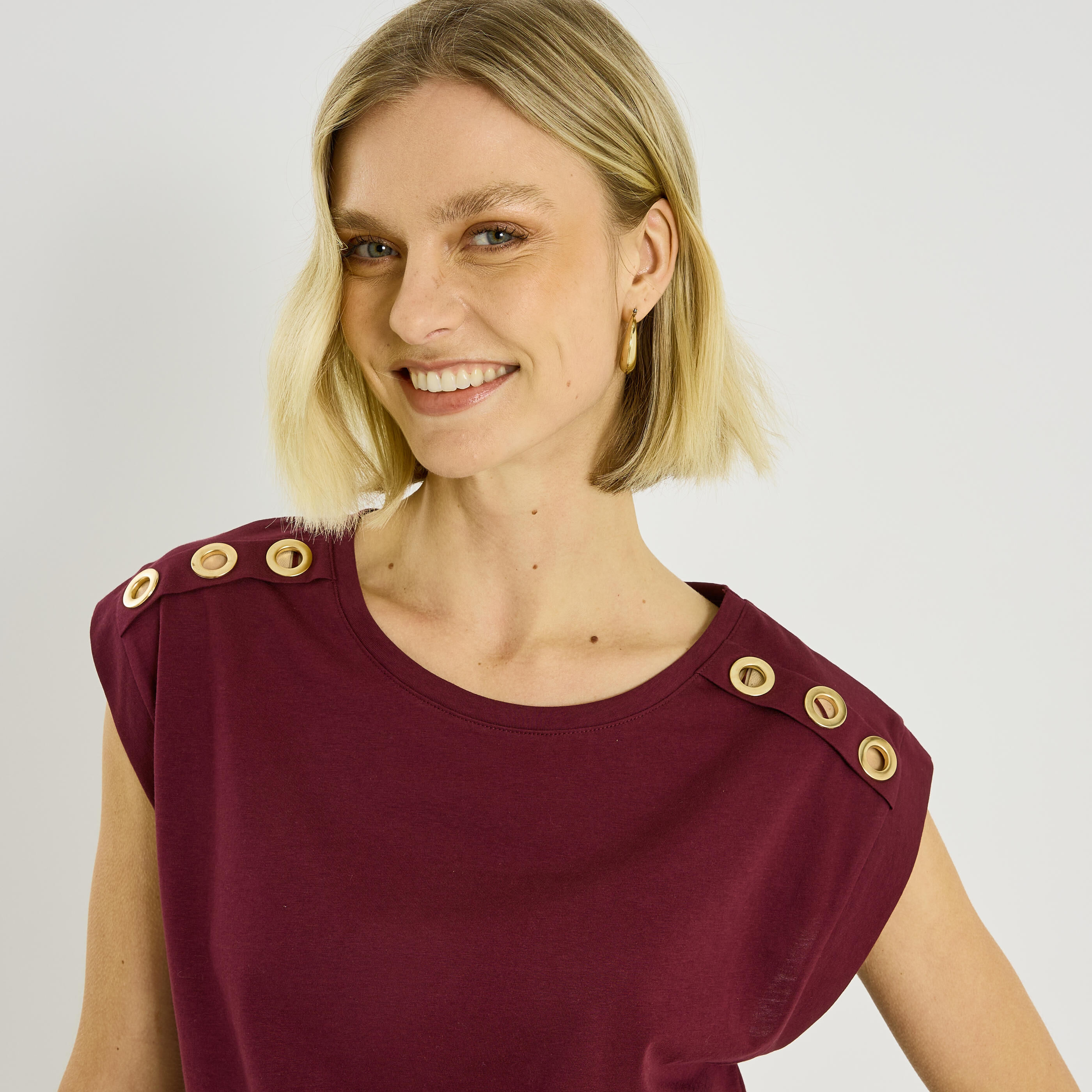 T-shirt col rond avec &oelig;illets femme