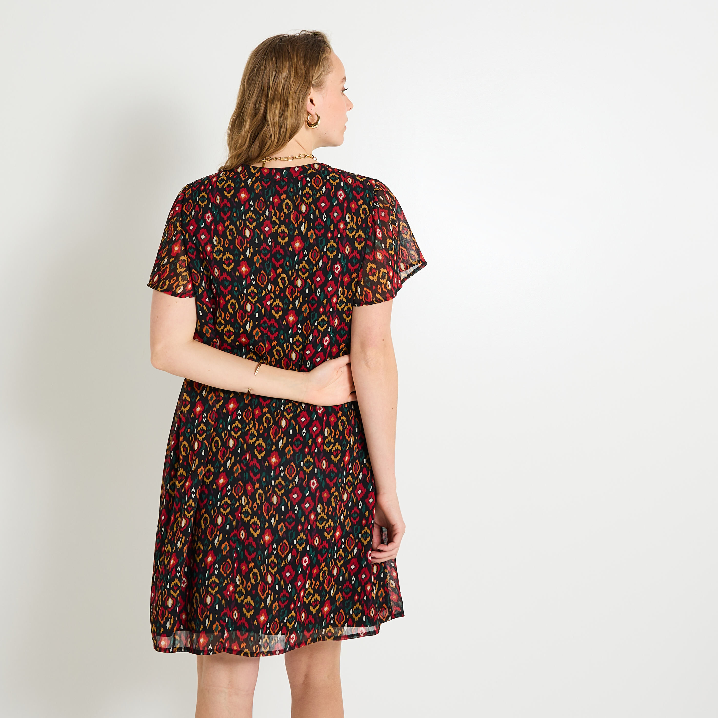 Robe longueur genou imprim&eacute;e col V