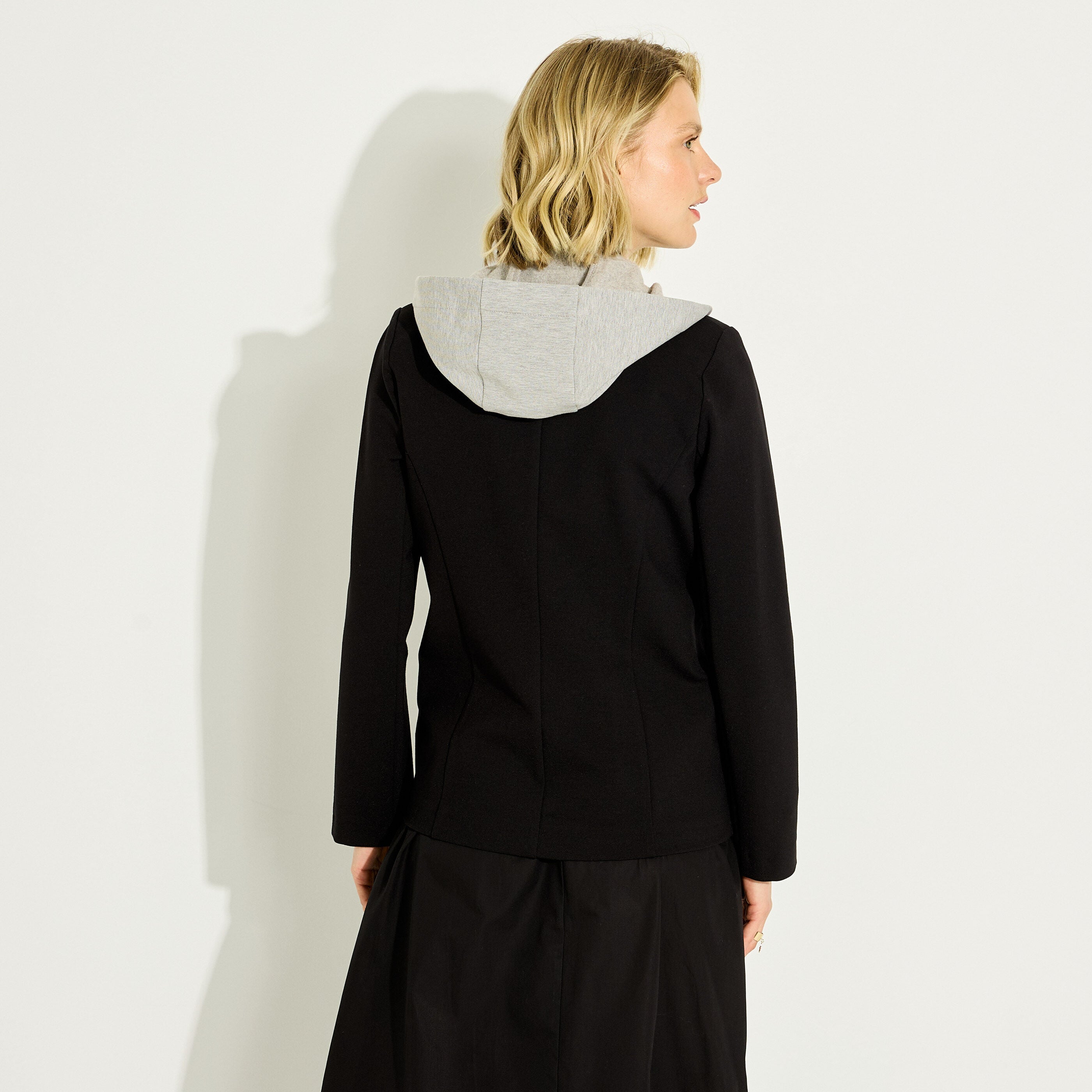 Blazer en maille &agrave; capuche femme