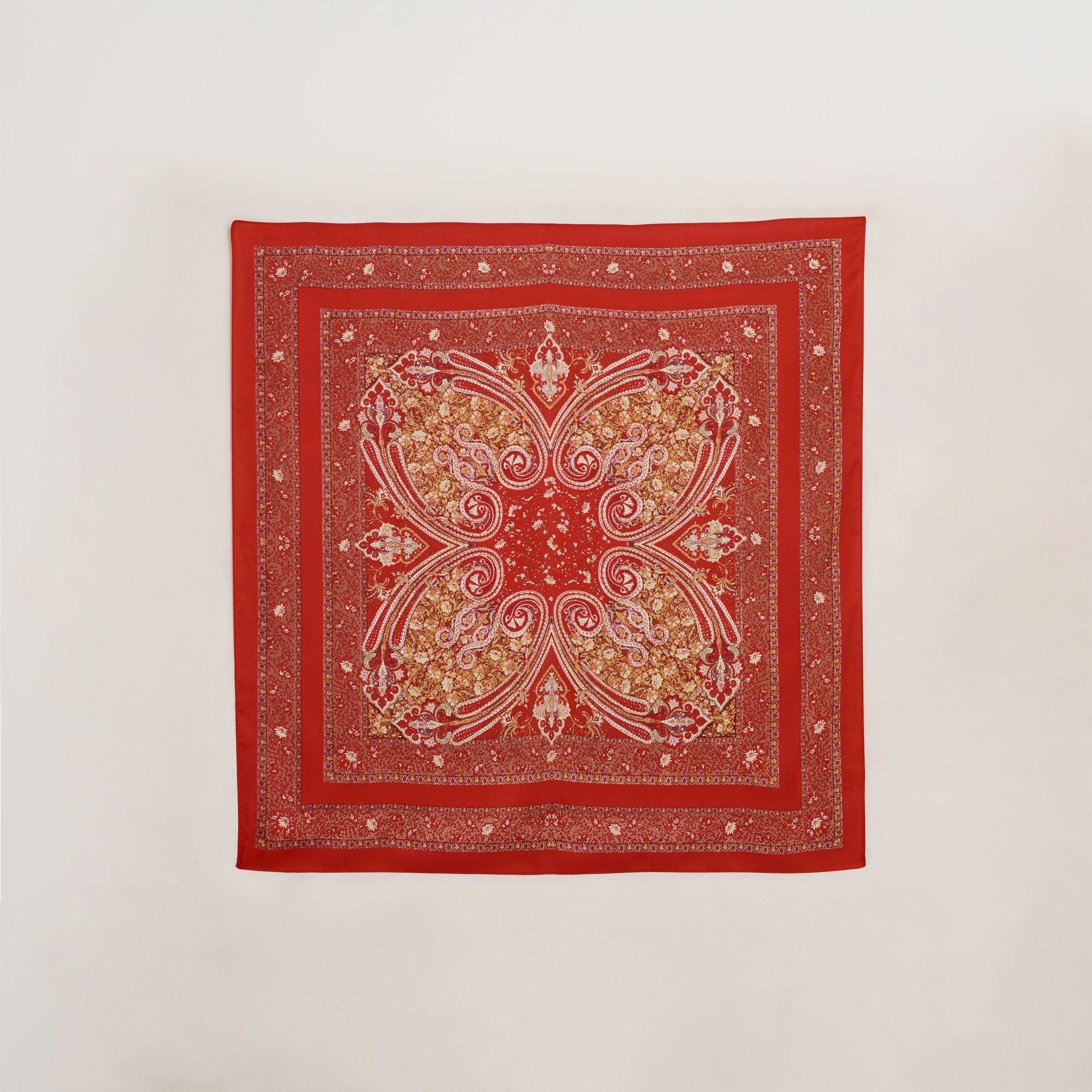 Foulard carr&eacute; imprim&eacute; femme