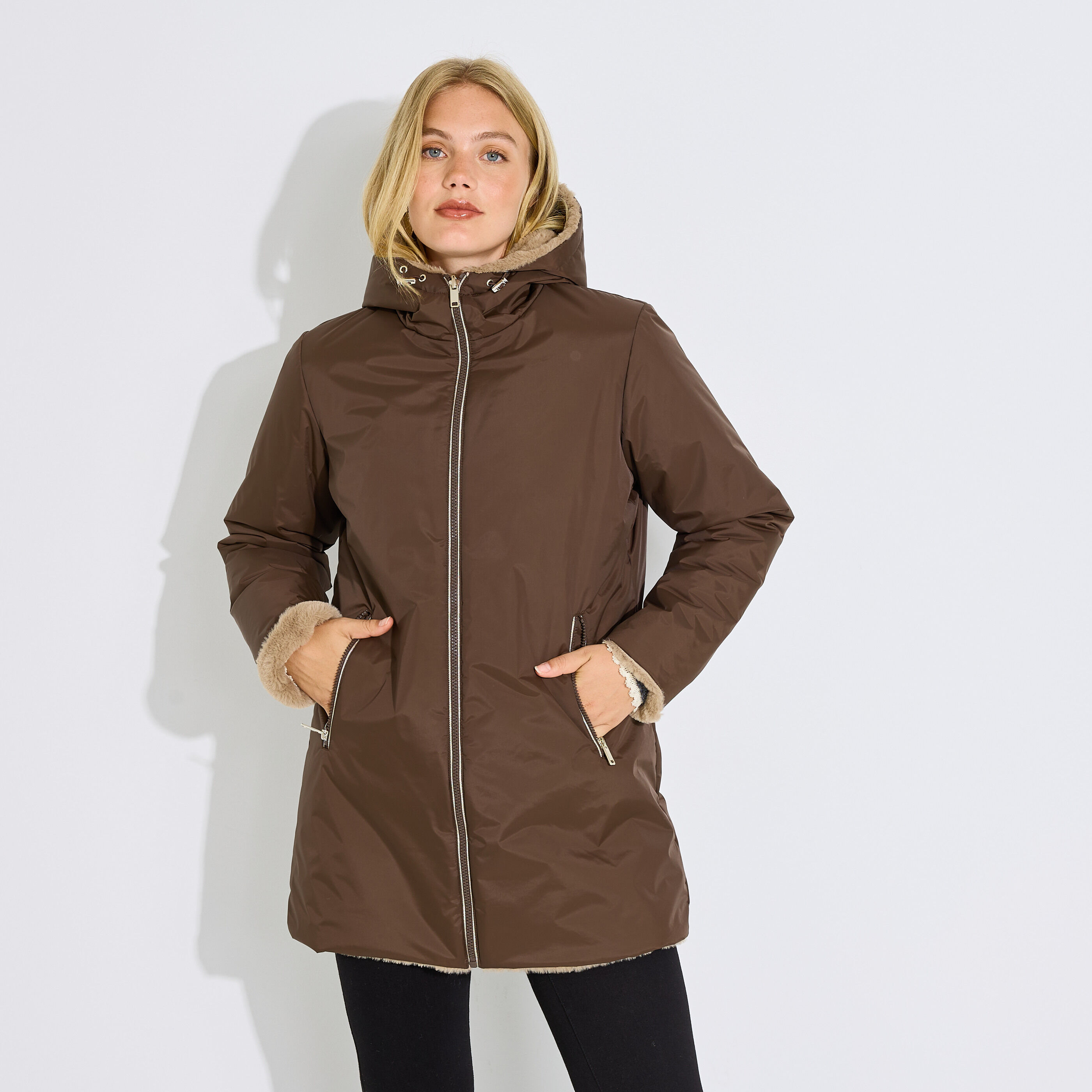 Manteau d'hiver mi-long &agrave; capuche femme