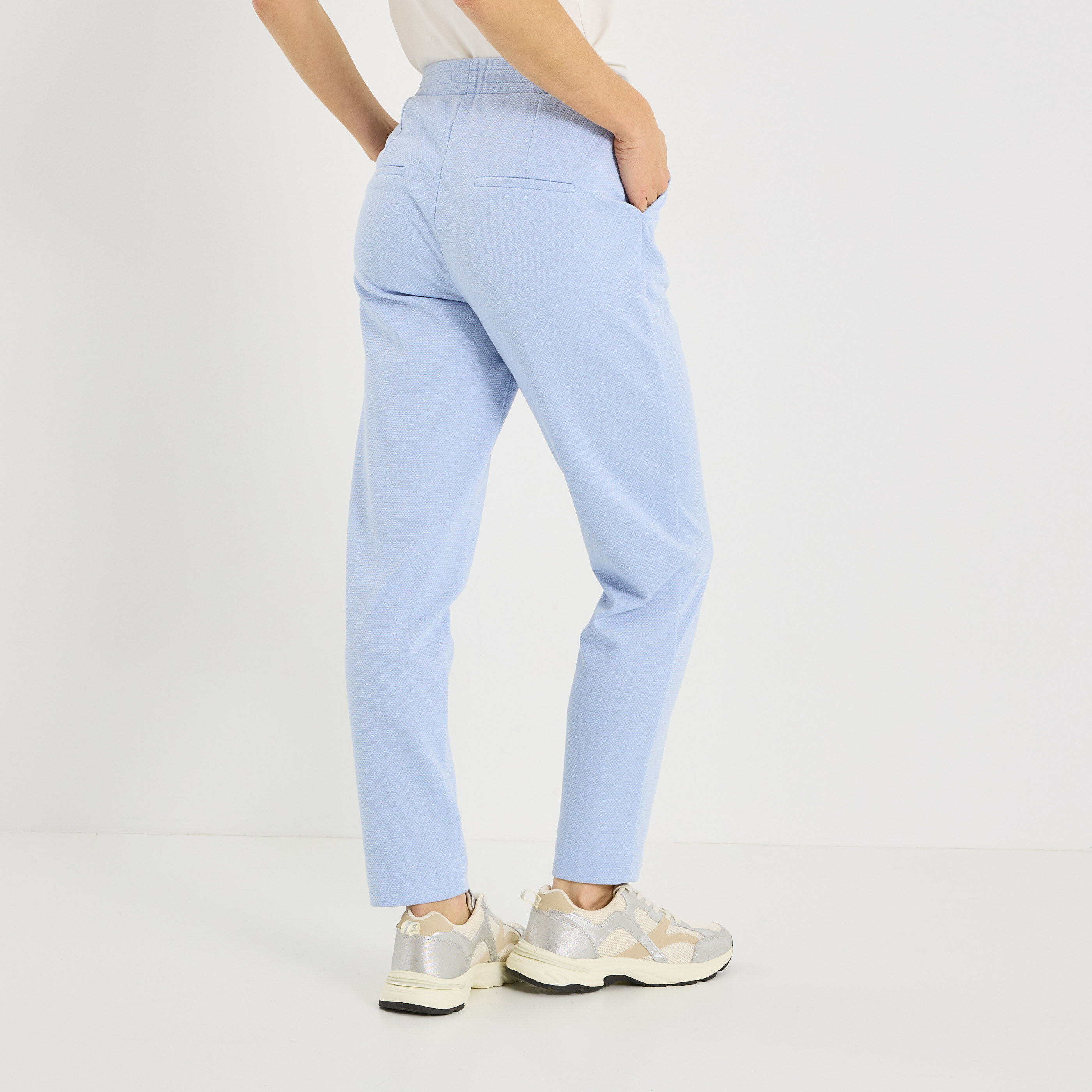 Pantalon ajust&eacute; en maille femme