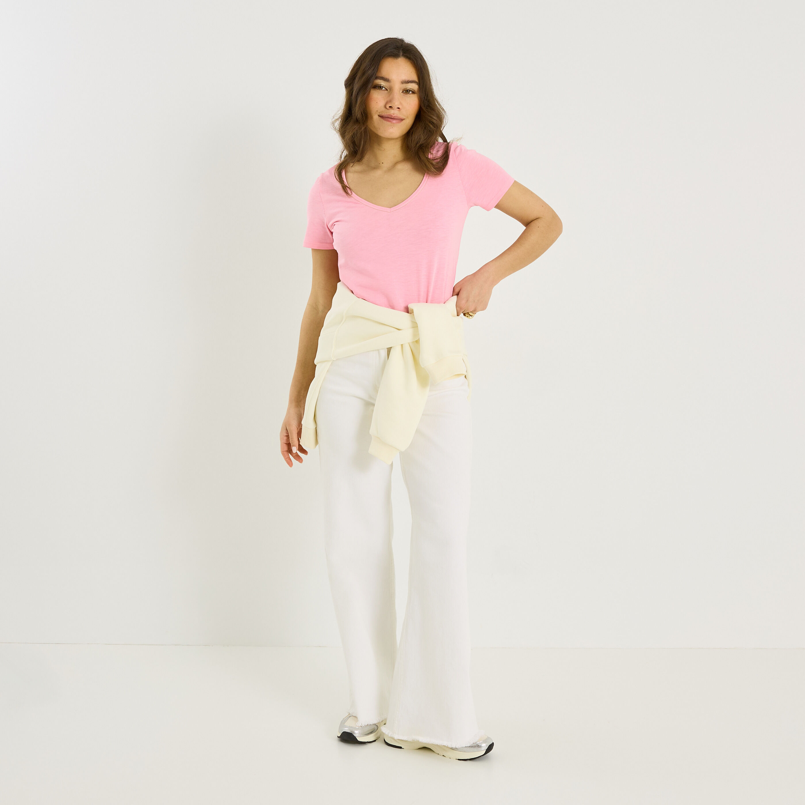 T-shirt uni &agrave; col V femme