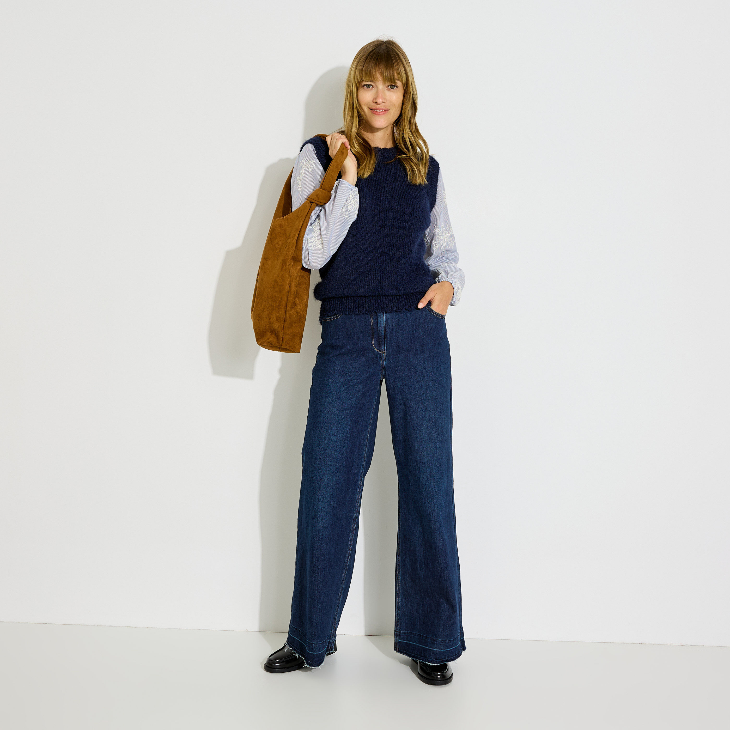 Pull bi-mati&egrave;re brod&eacute; femme