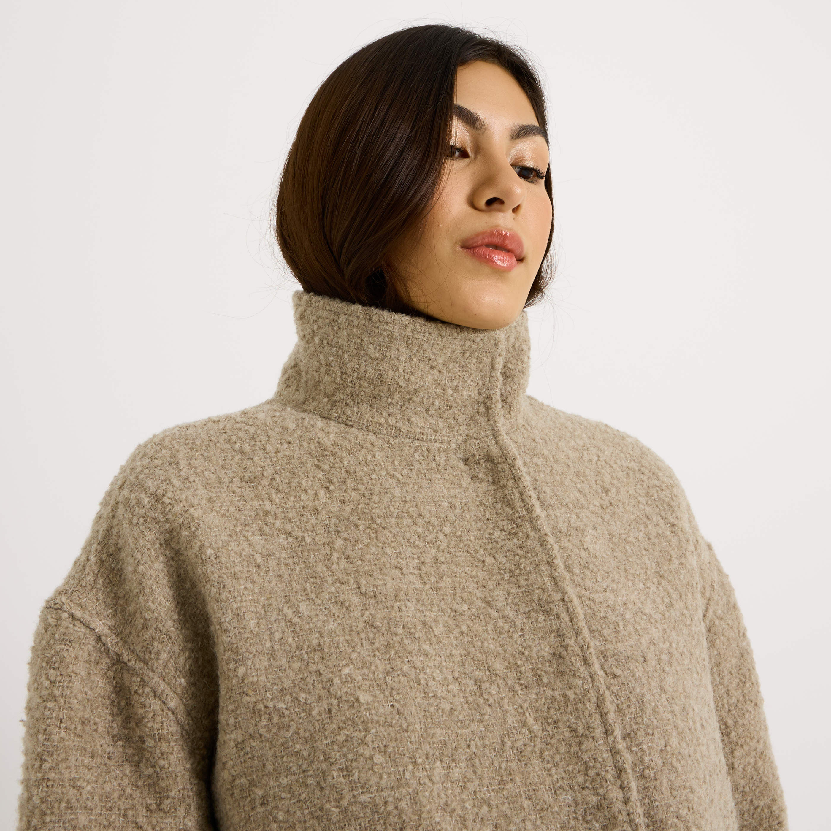 Manteau court col montant femme