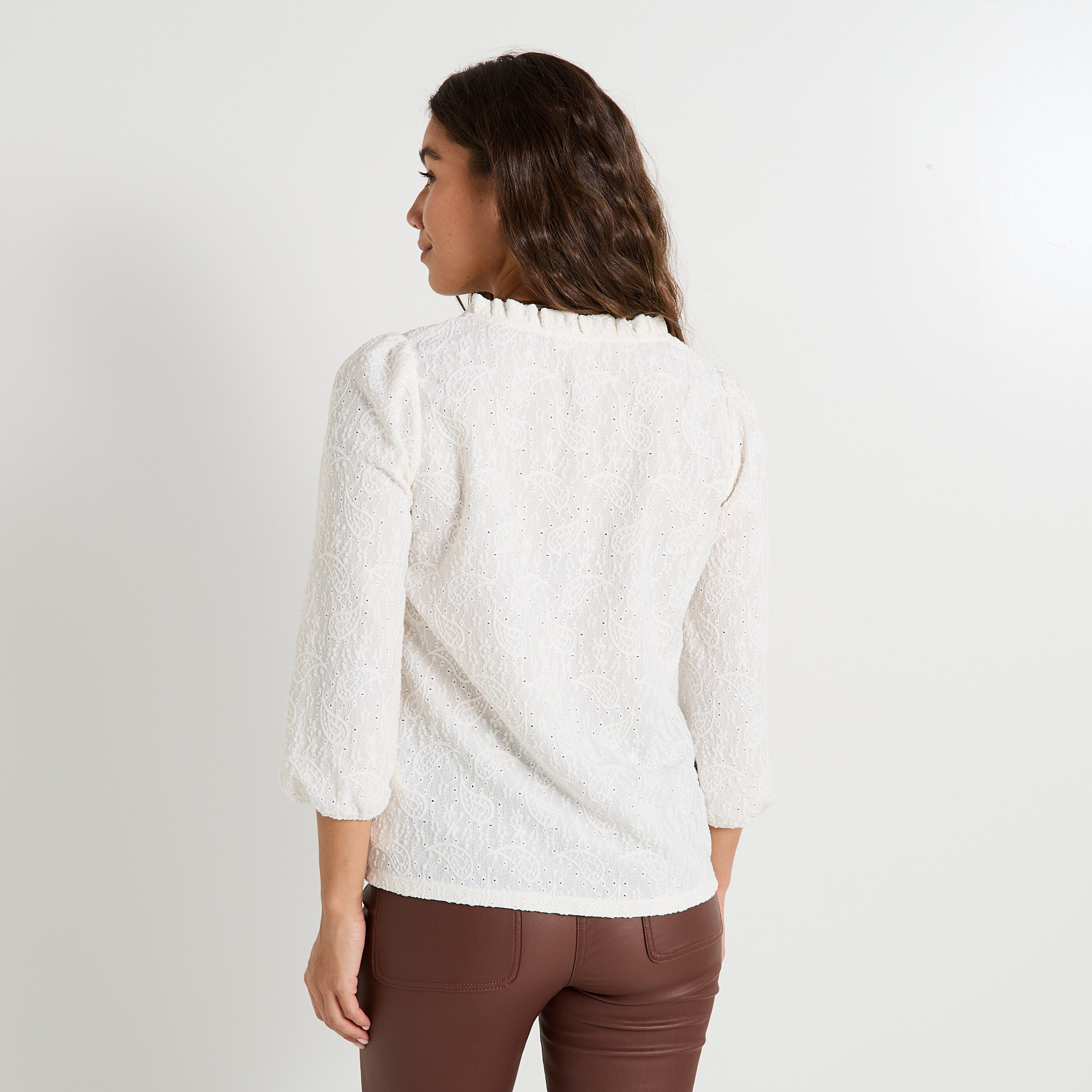 Blouse en maille ajour&eacute;e femme