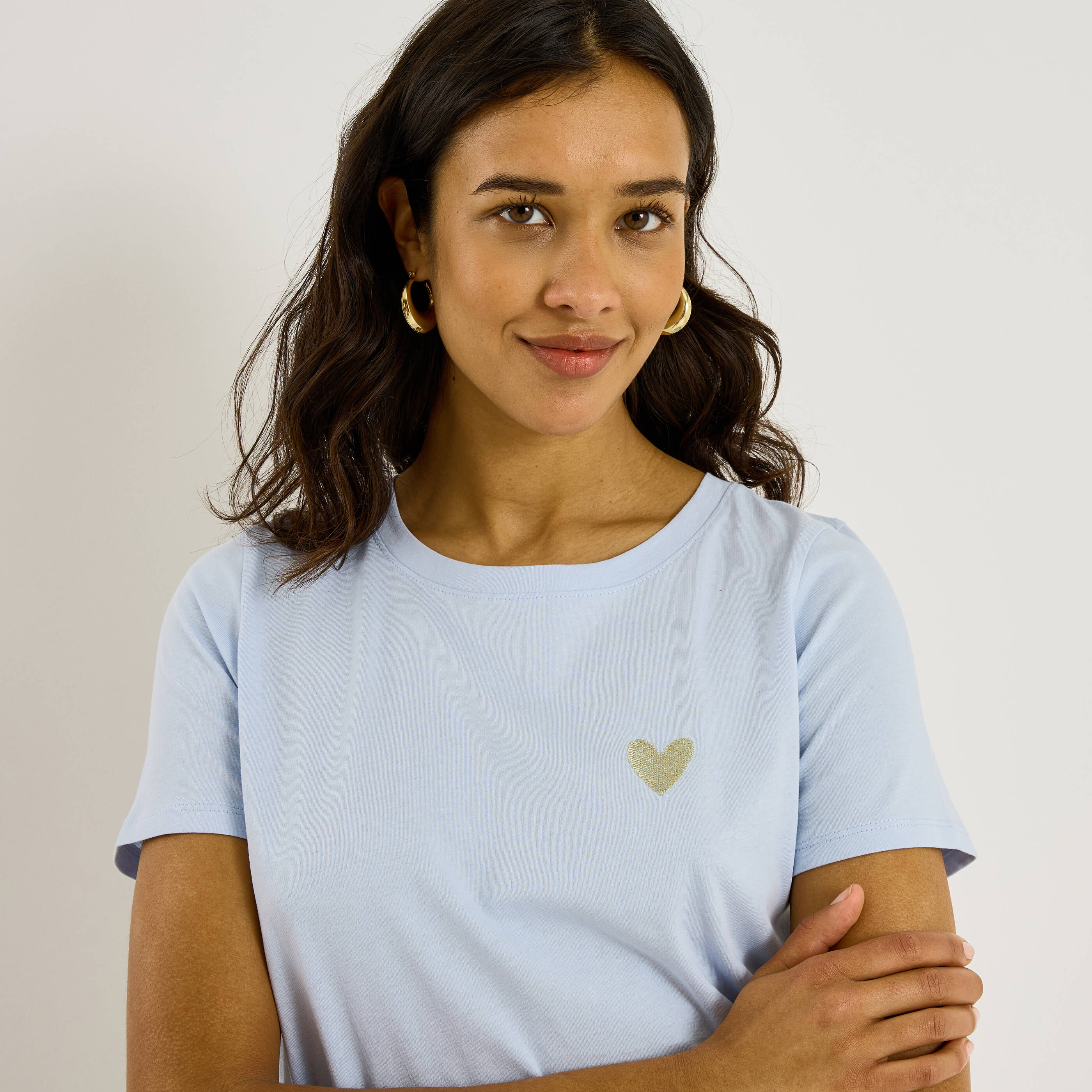T-shirt col rond c&oelig;ur brod&eacute; femme