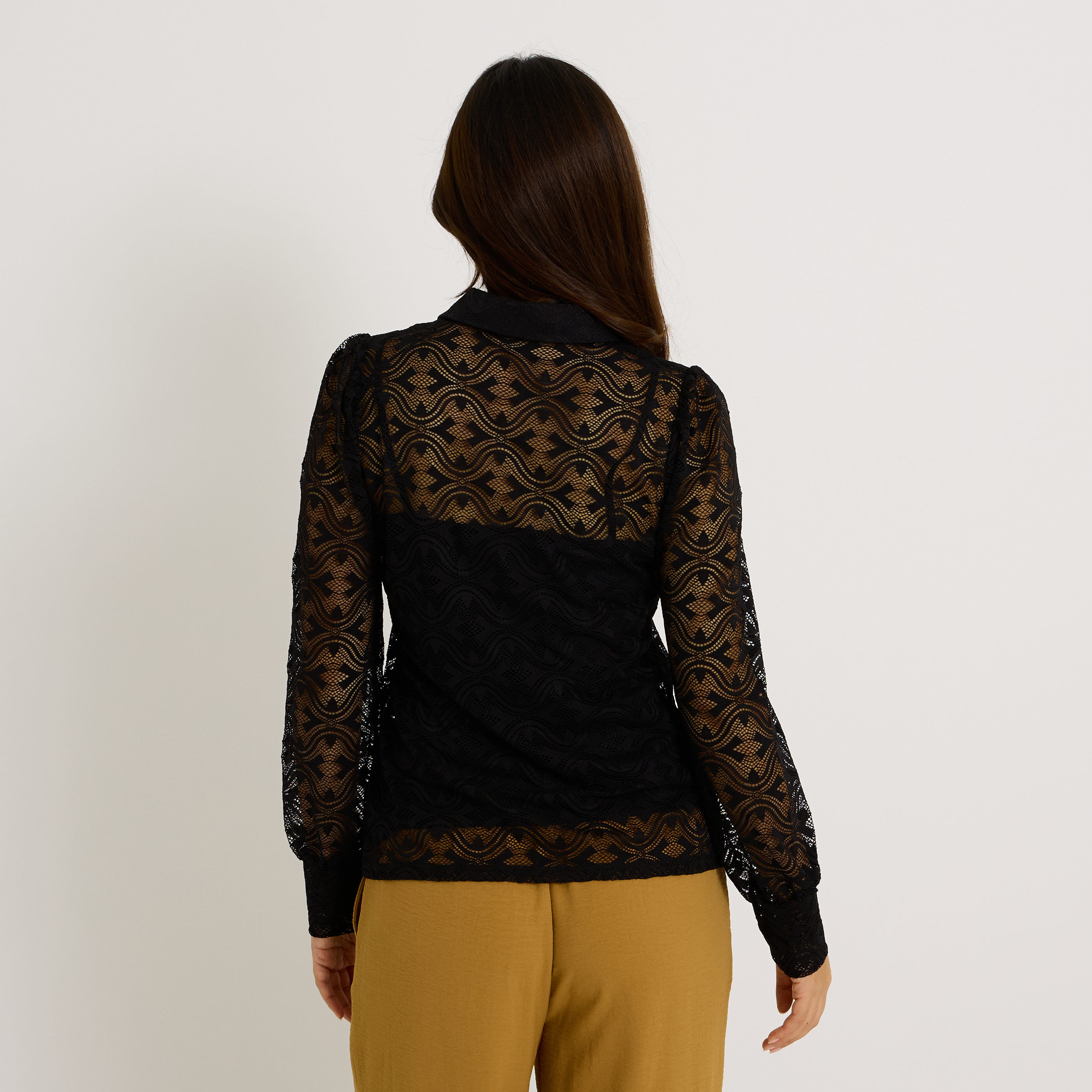 Chemise &agrave; d&eacute;tails ajour&eacute;s femme