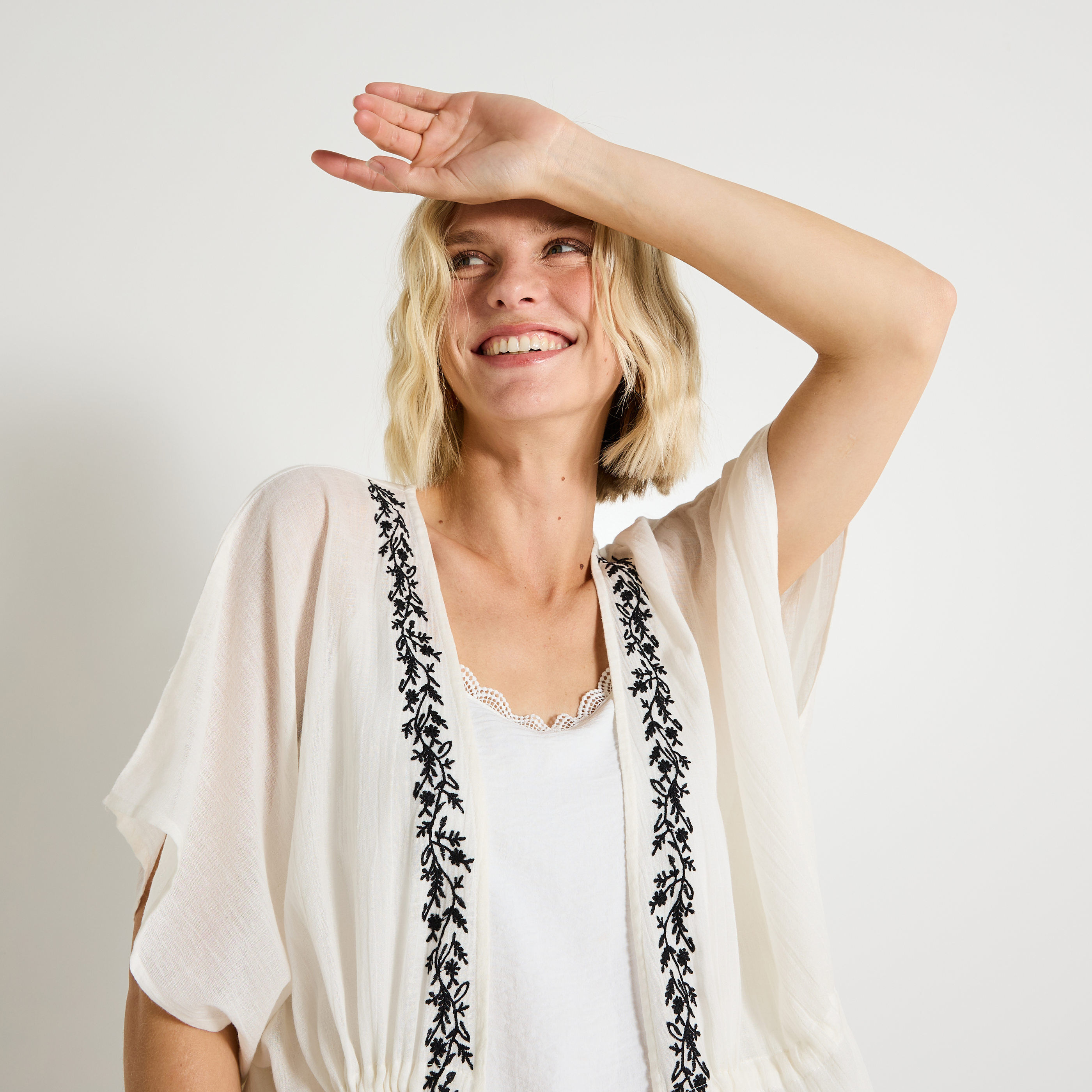 Par&eacute;o uni et brod&eacute; femme