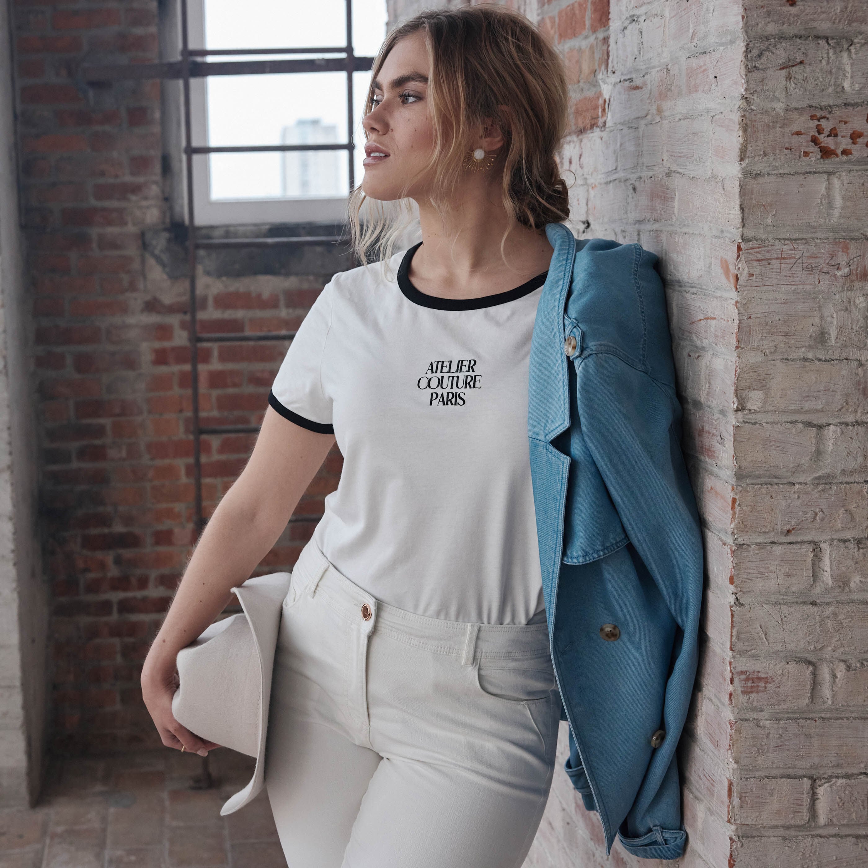 T-shirt brod&eacute; femme