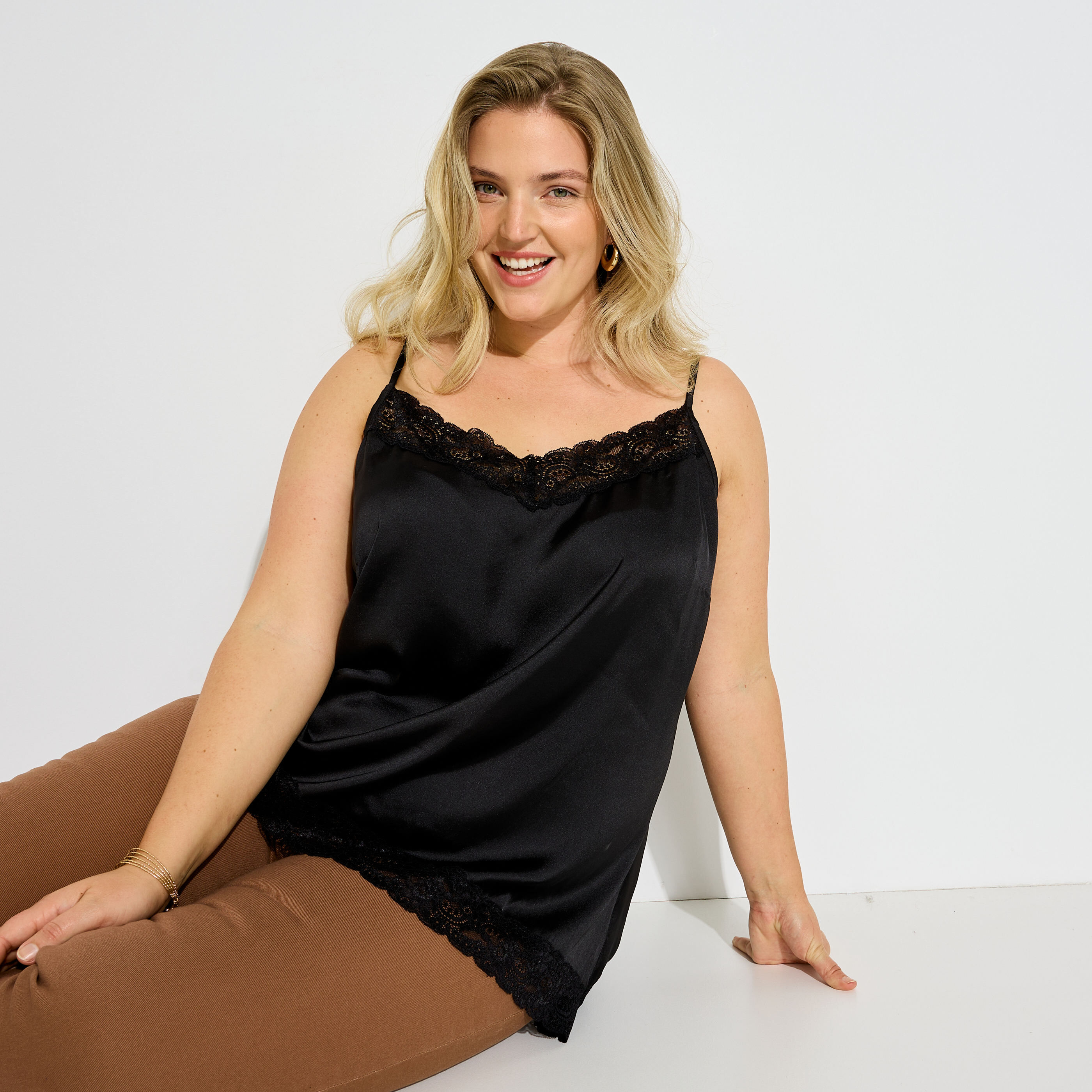 D&eacute;bardeur asym&eacute;trique satin&eacute; femme