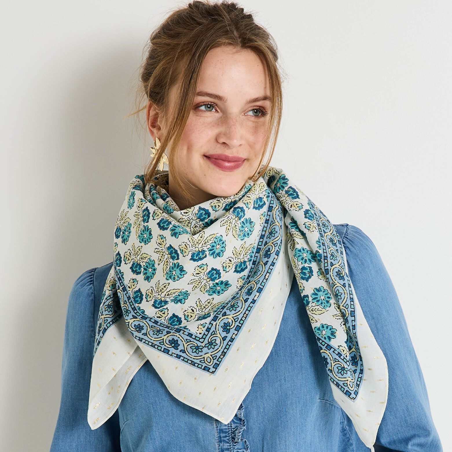 Foulard carré fils brillants femme