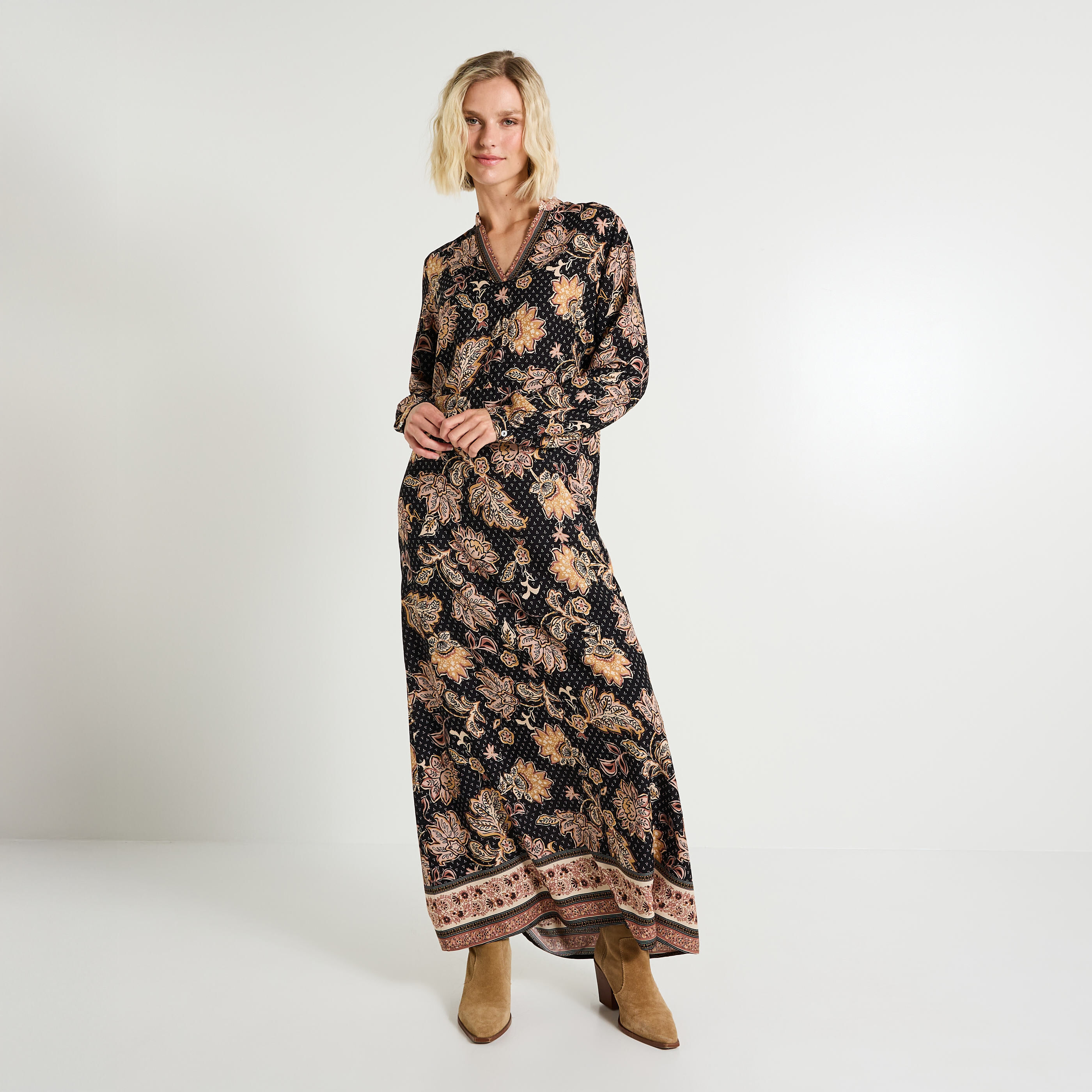 Robe longue imprim&eacute; fleuri &agrave; col V