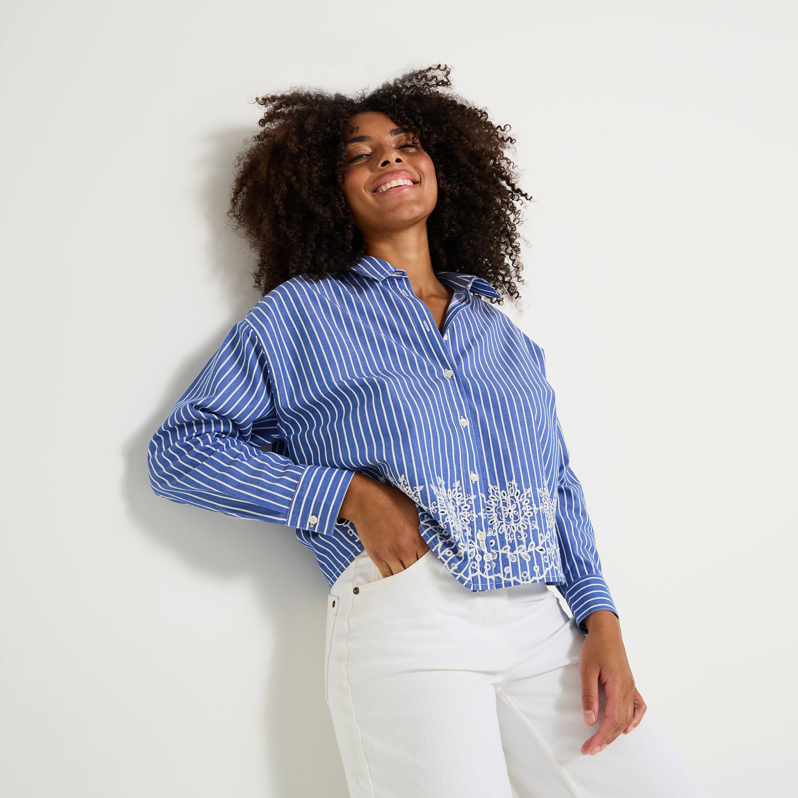 Chemise ray&eacute;e &agrave; broderies femme
