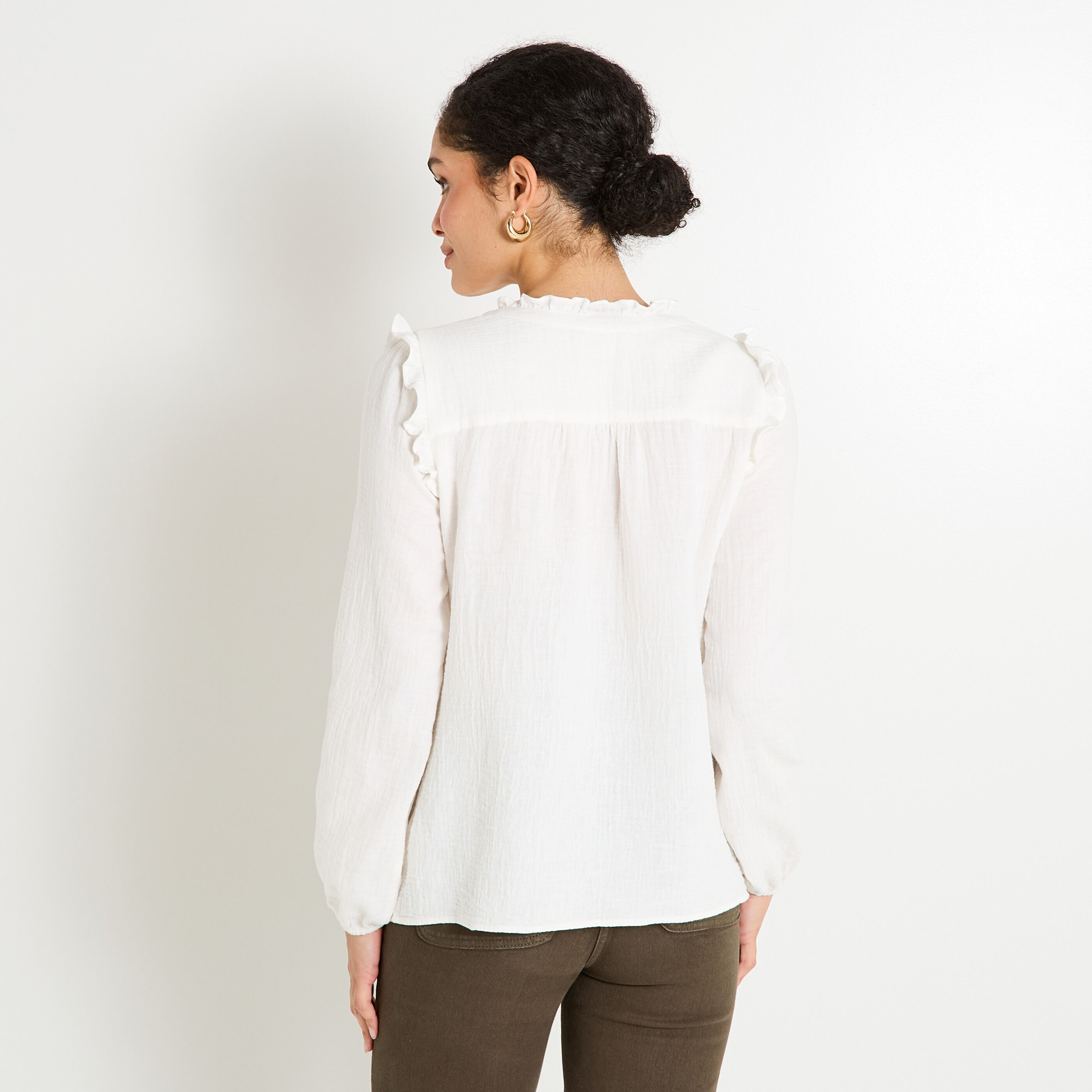 Chemise brod&eacute;e &agrave; col V femme