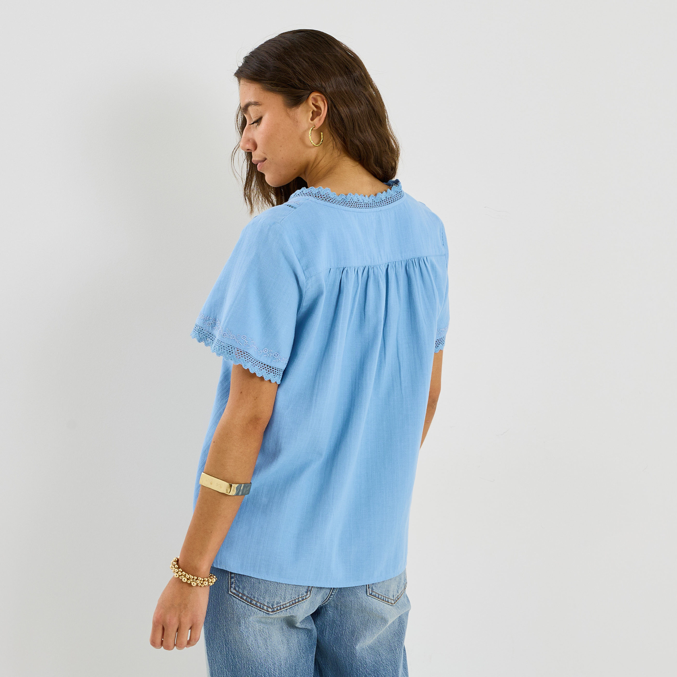 Blouse col V d&eacute;tails ajour&eacute;s femme
