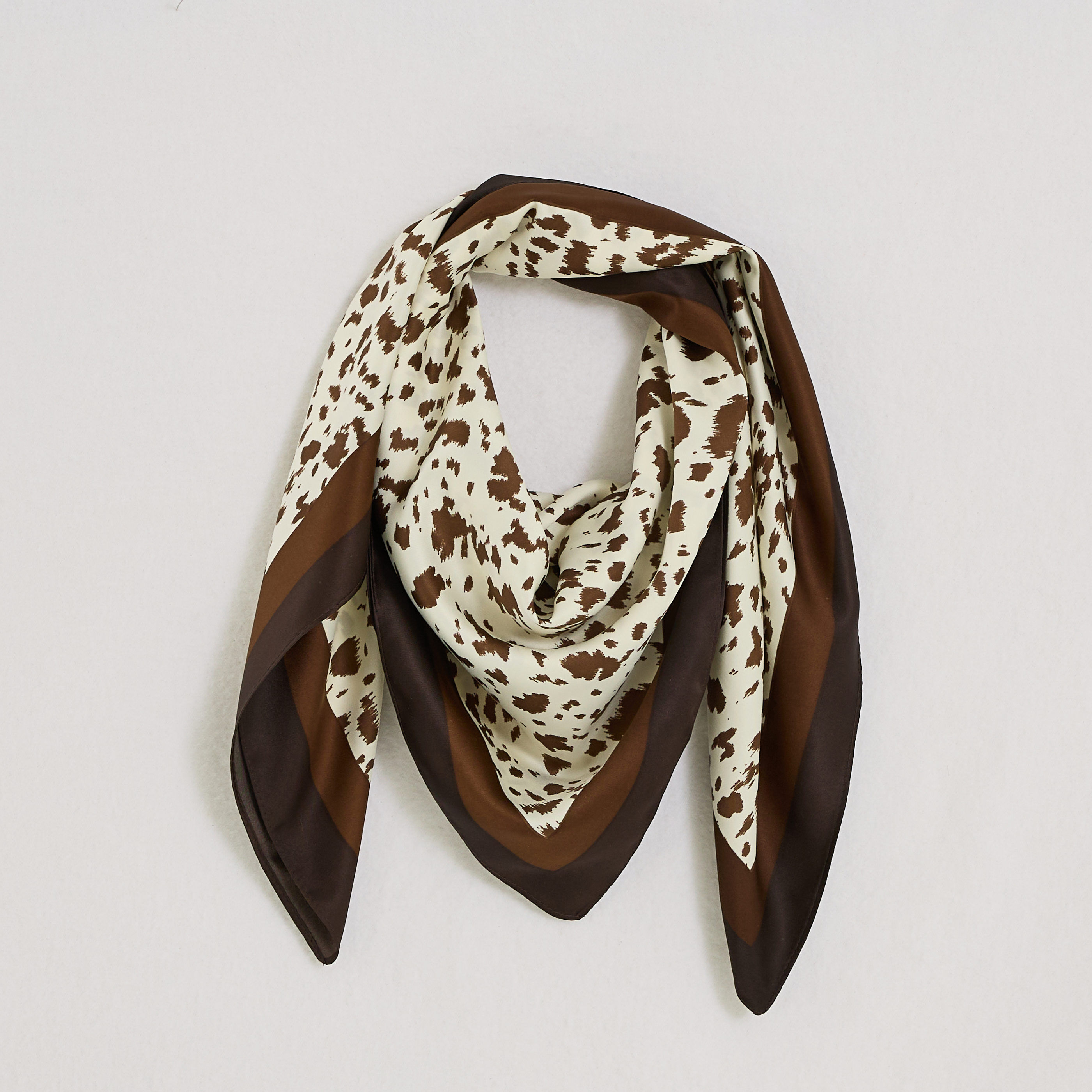 Foulard carr&eacute; imprim&eacute; vache femme