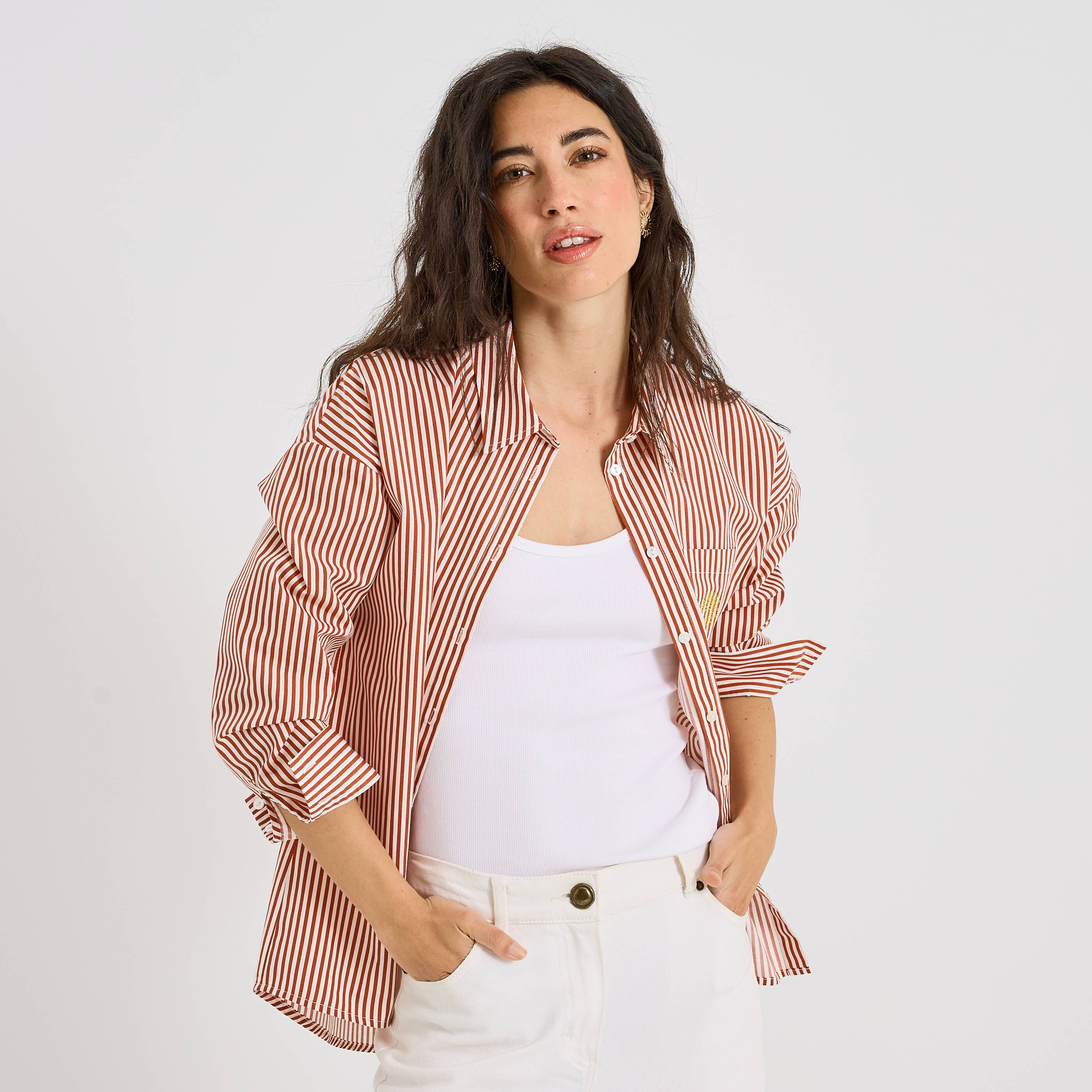 Chemise ray&eacute;e avec broderie femme