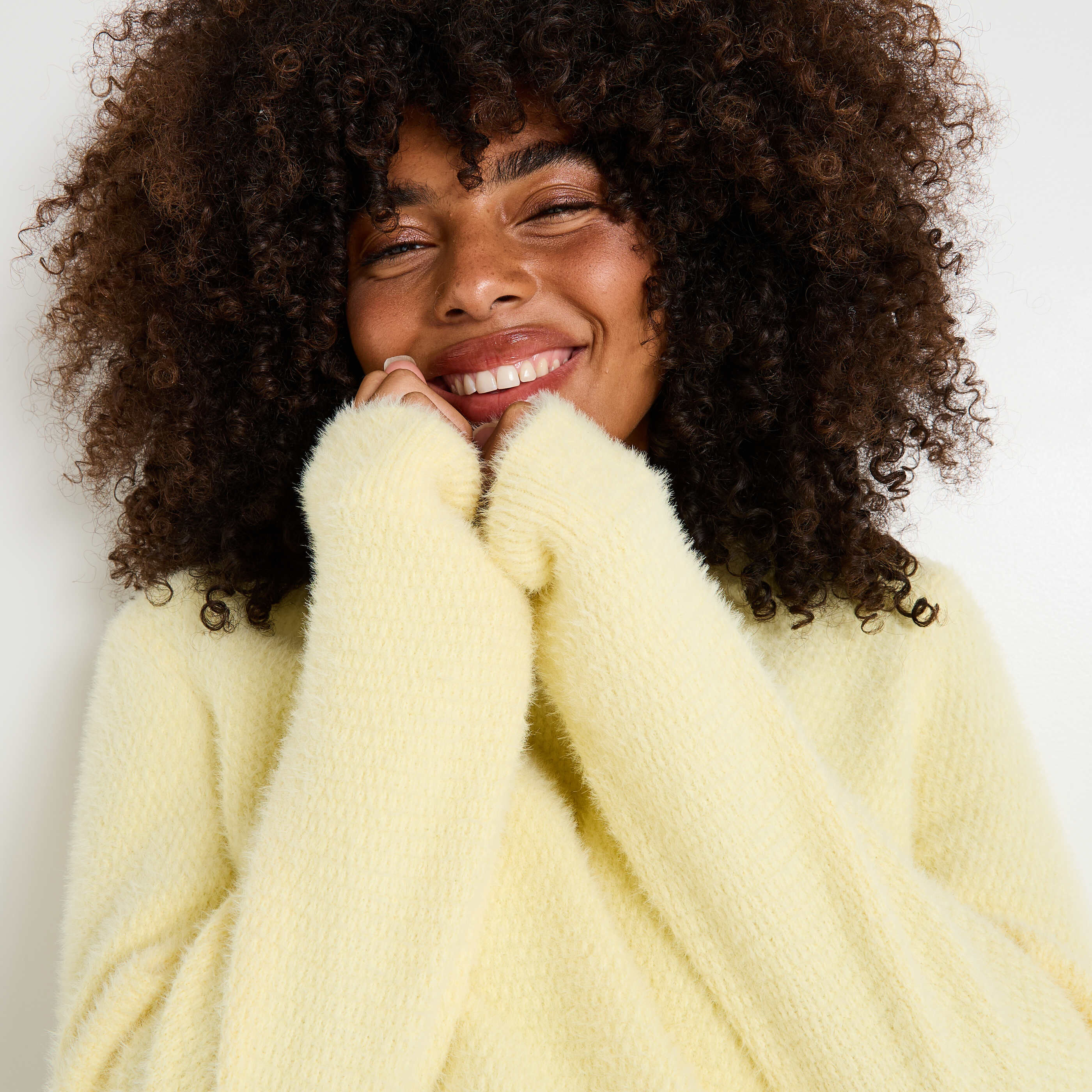 Pull fluffy &agrave; col rond femme