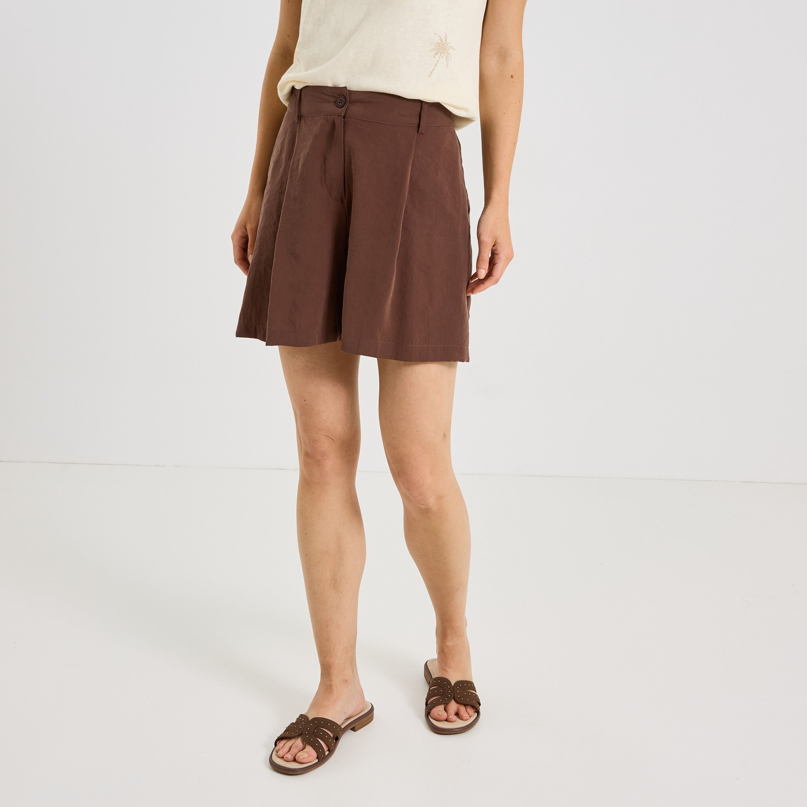 Short uni &agrave; pinces femme