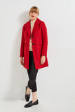 Manteau par-dessus femme
