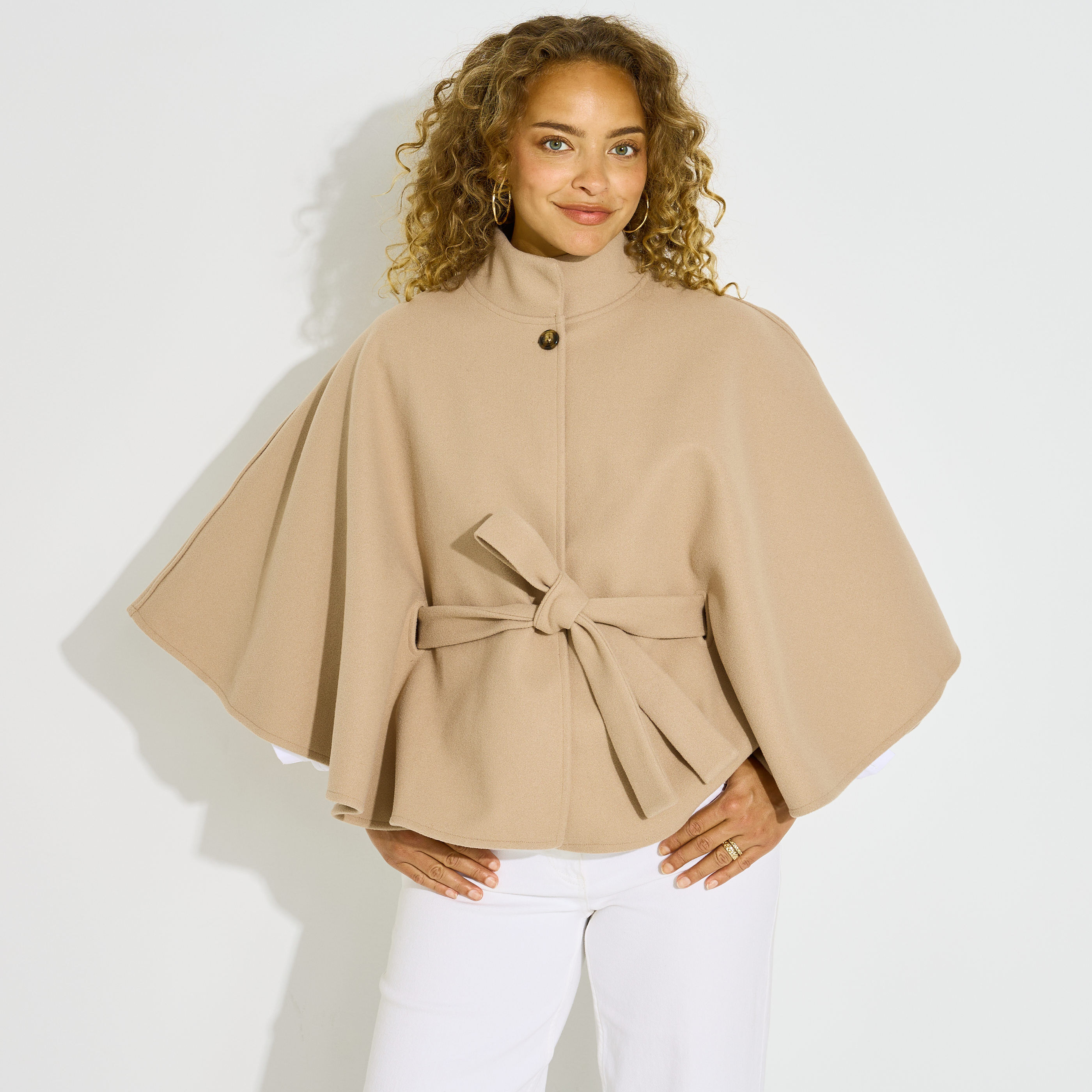 Poncho court ceintur&eacute; femme