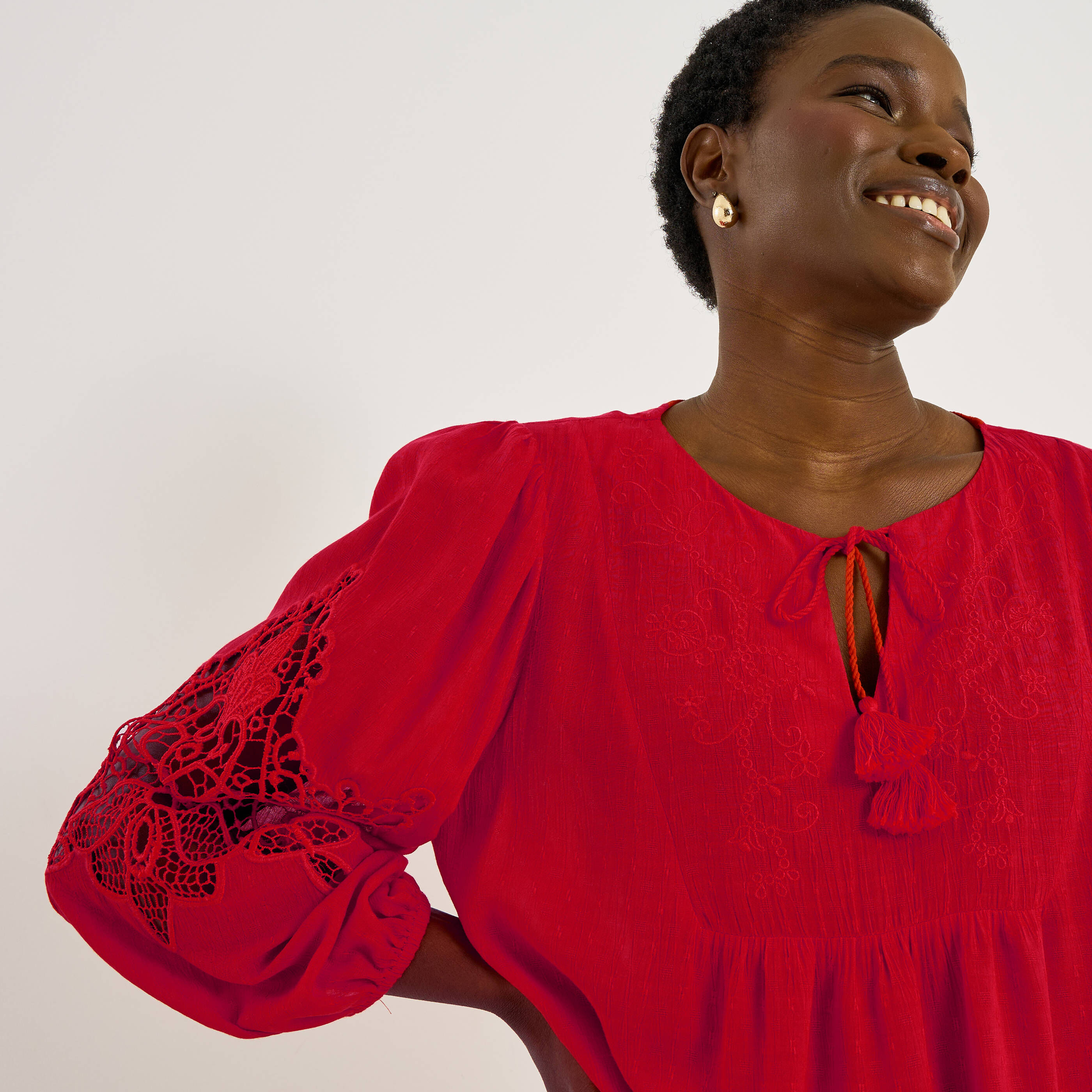 Blouse brod&eacute;e d&eacute;tails ajour&eacute;s femme