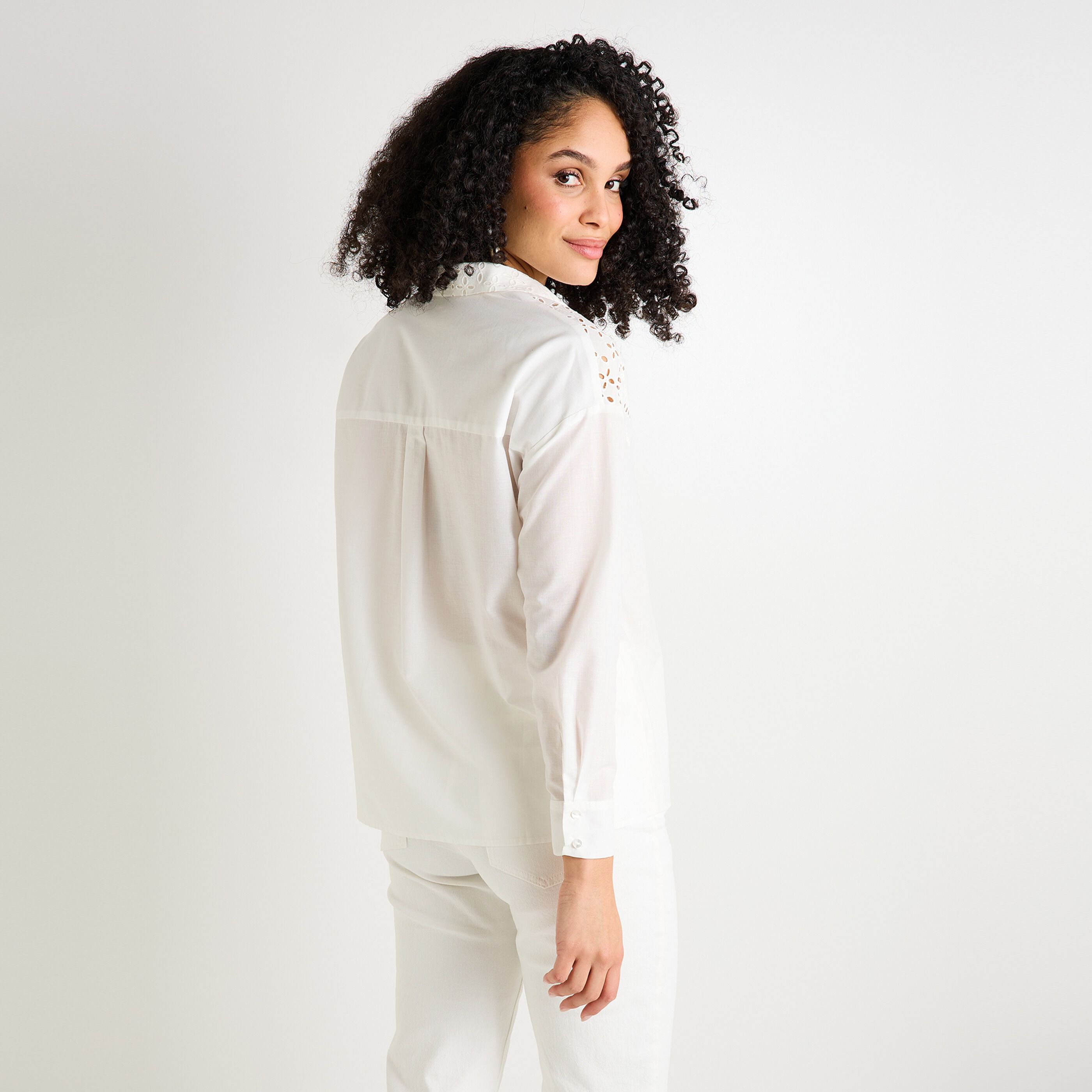 Chemise ajour&eacute;e femme