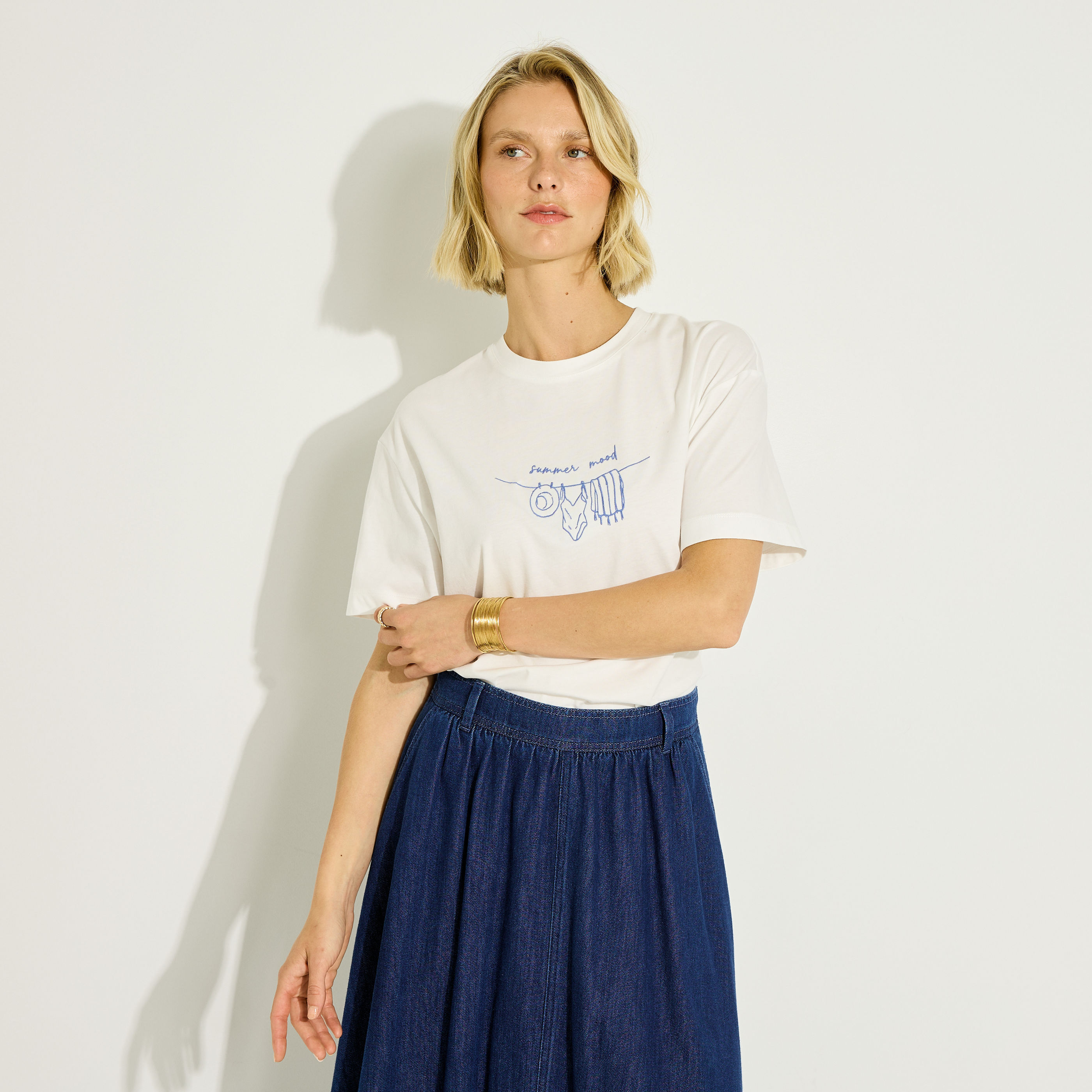 T-shirt col rond brod&eacute; femme