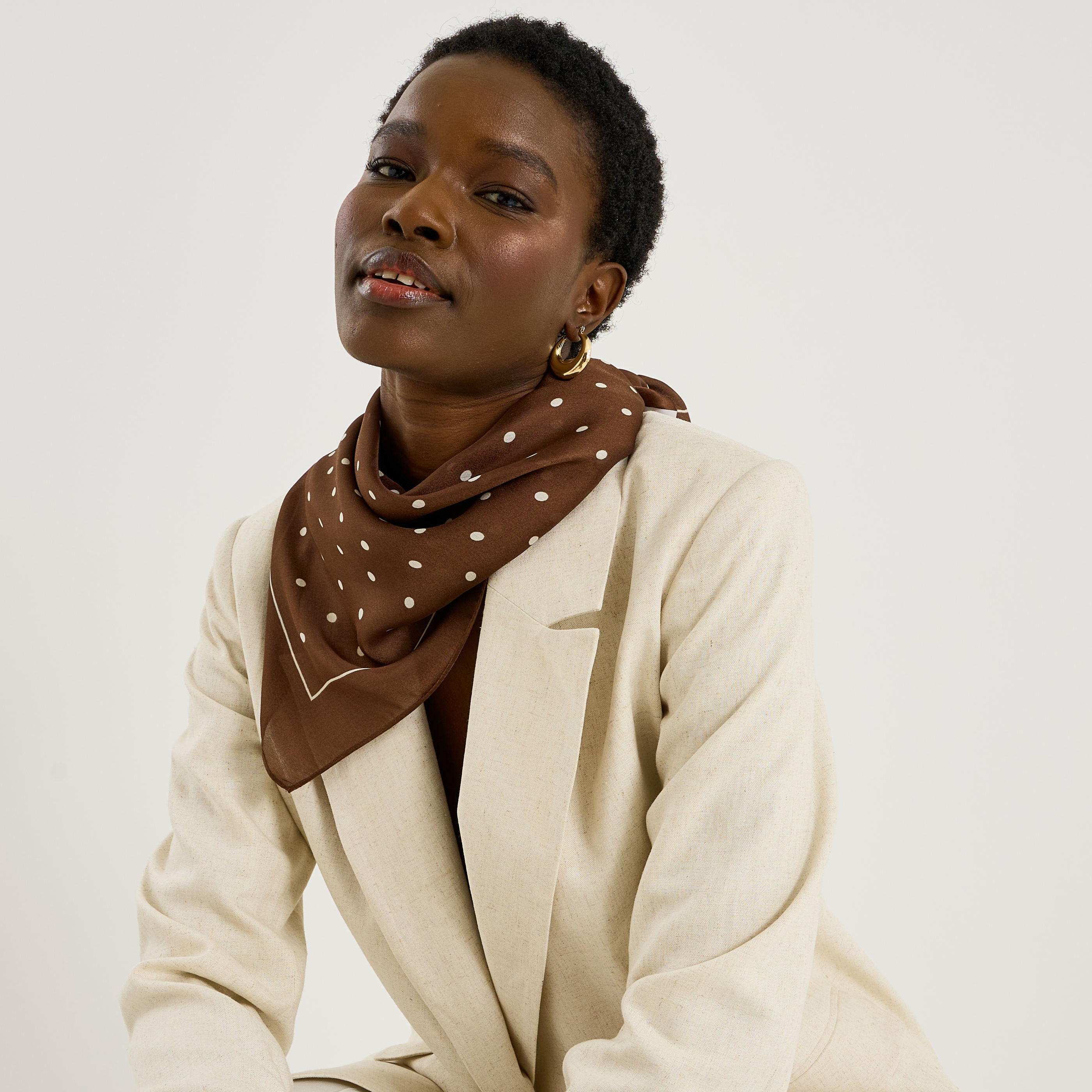 Foulard carr&eacute; &agrave; pois femme
