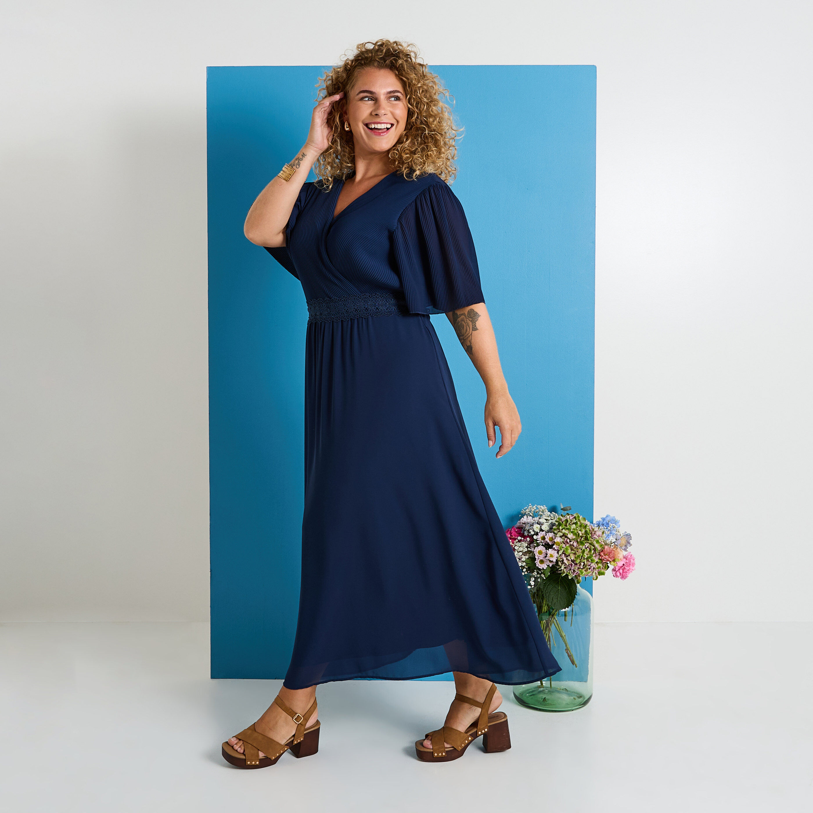 Robe longue cocktail &agrave; col V