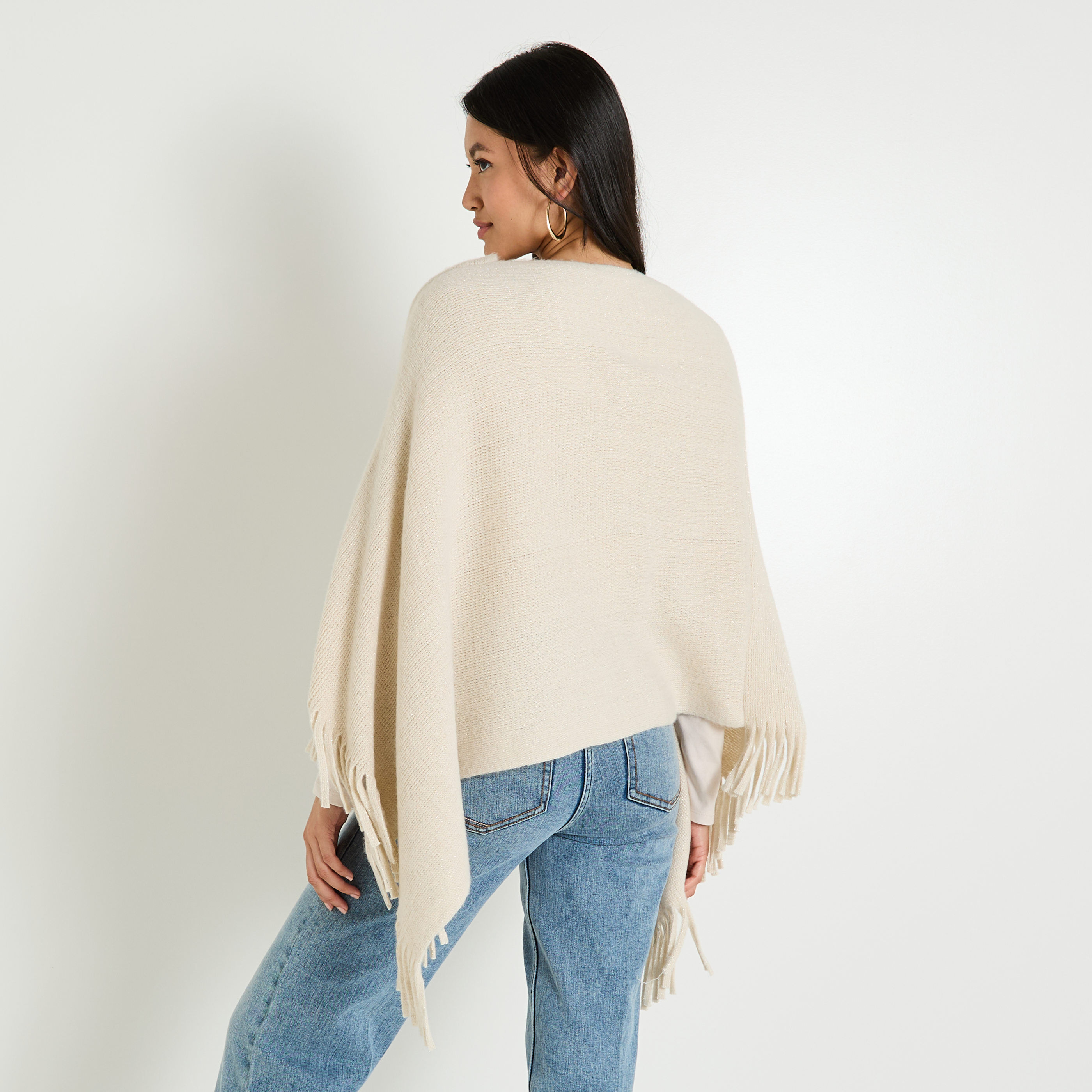 Poncho ferm&eacute; uni femme