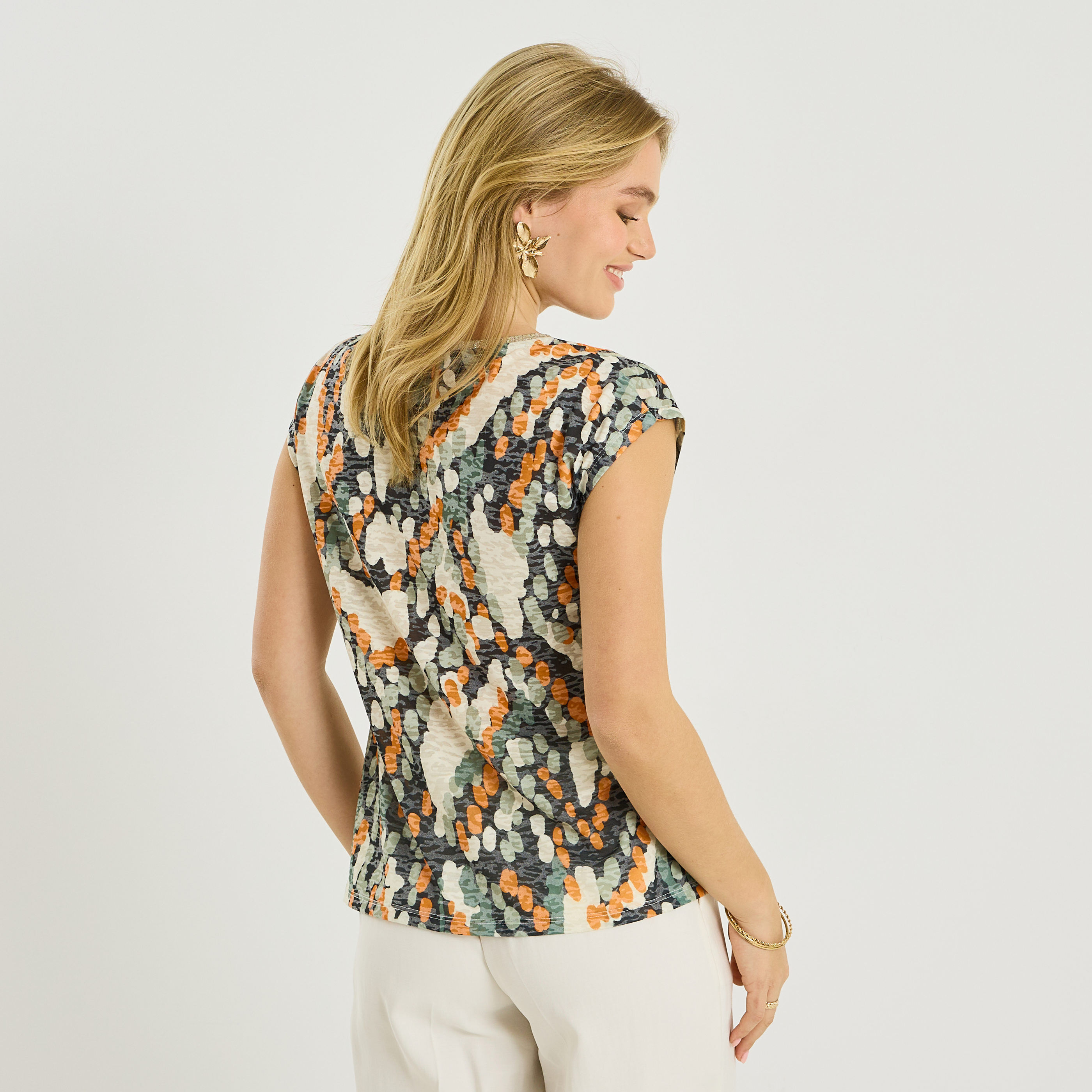 T-shirt col V imprim&eacute; abstrait femme